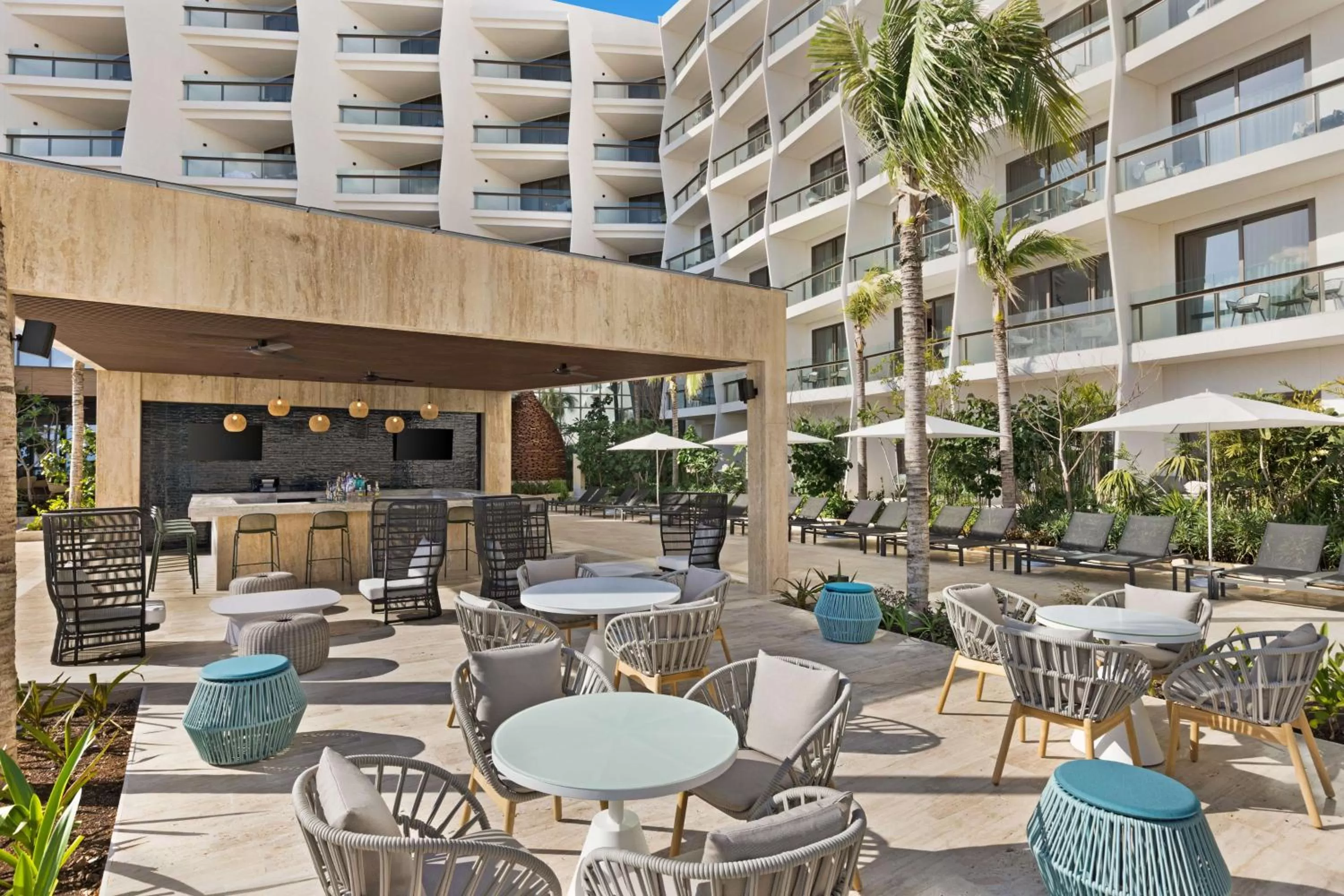 Lounge or bar in Hilton Cancun, an All-Inclusive Resort