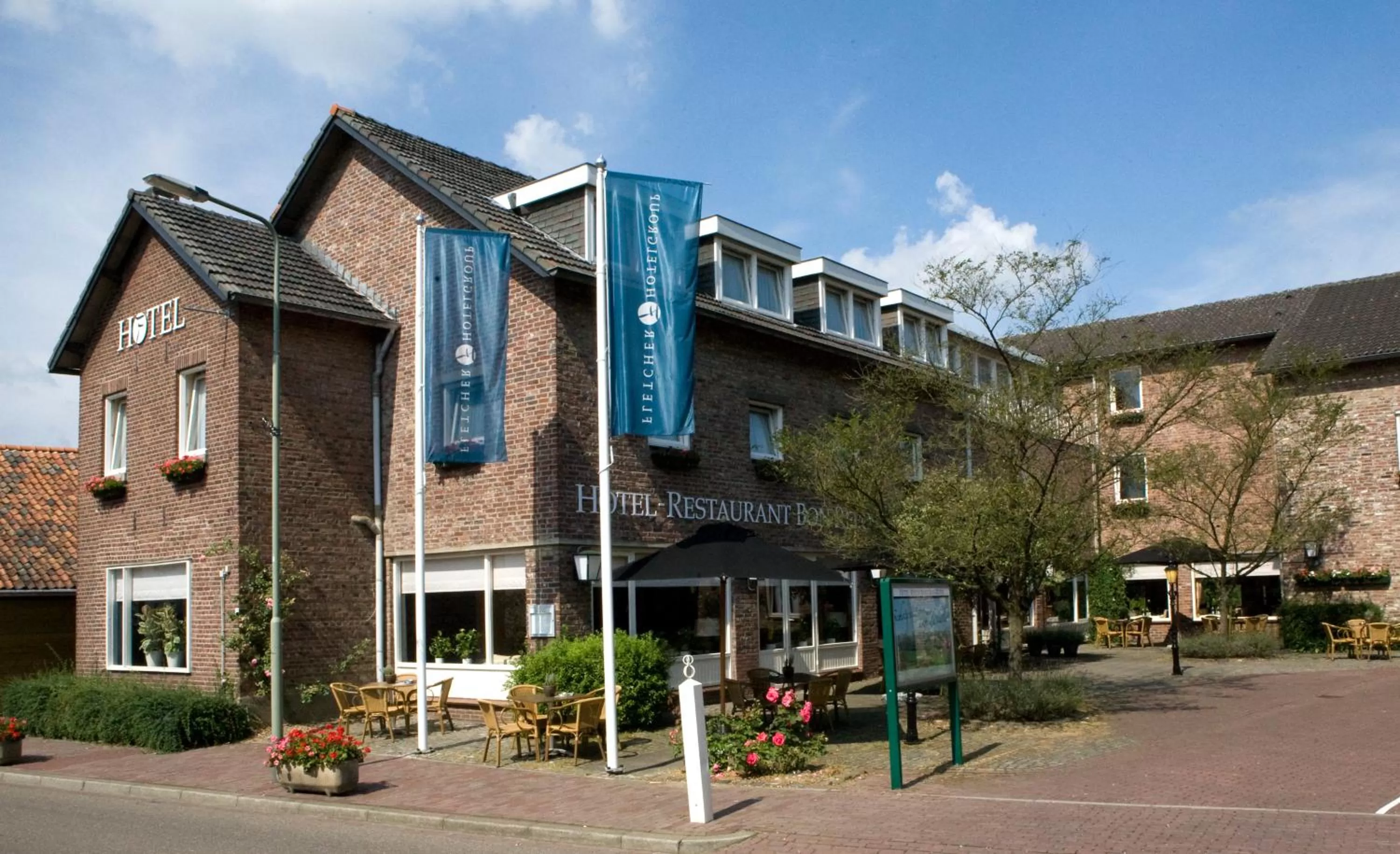 Property building in Fletcher Hotel Restaurant Bon Repos