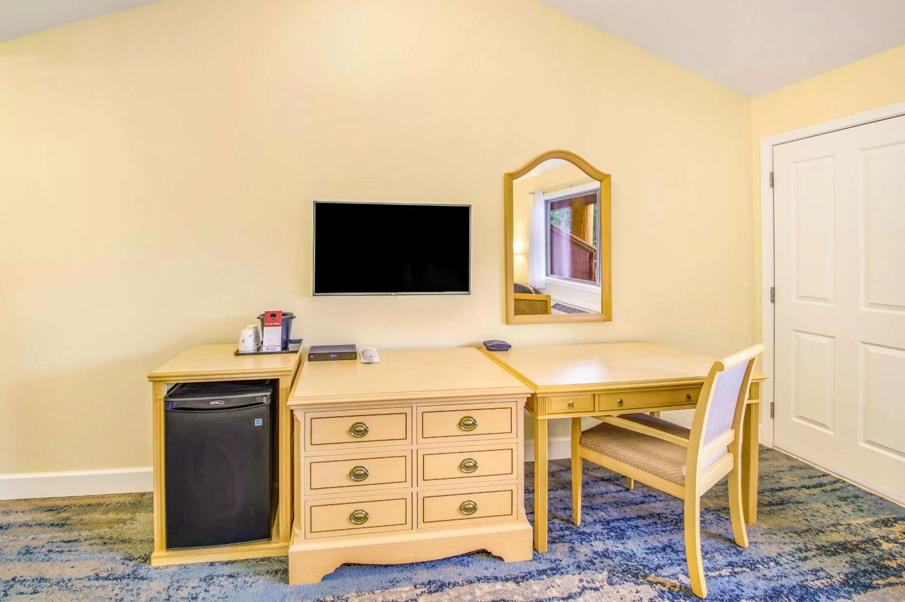 Bedroom in Kootenay Lakeview Resort BW Signature Collection