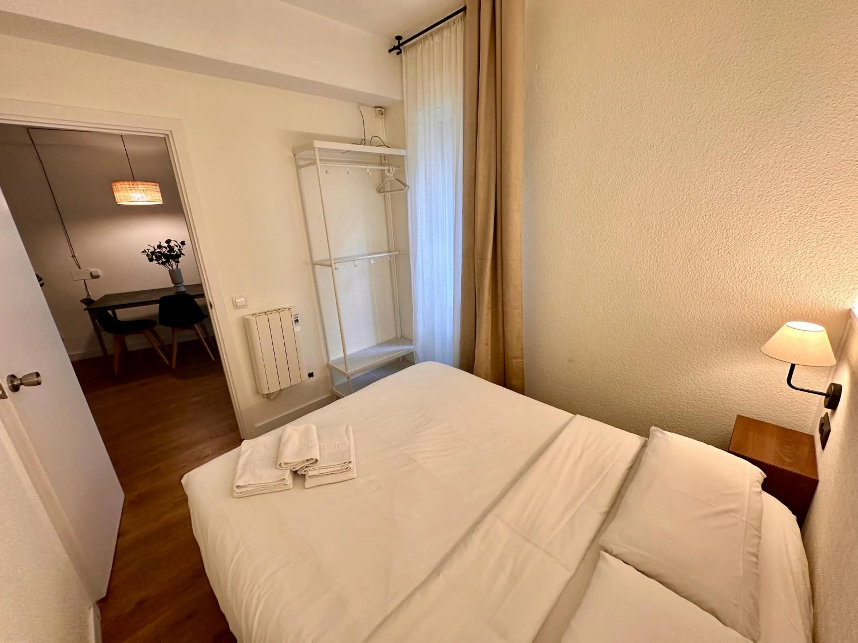 Bedroom, Bed in Far Home Gran Vía