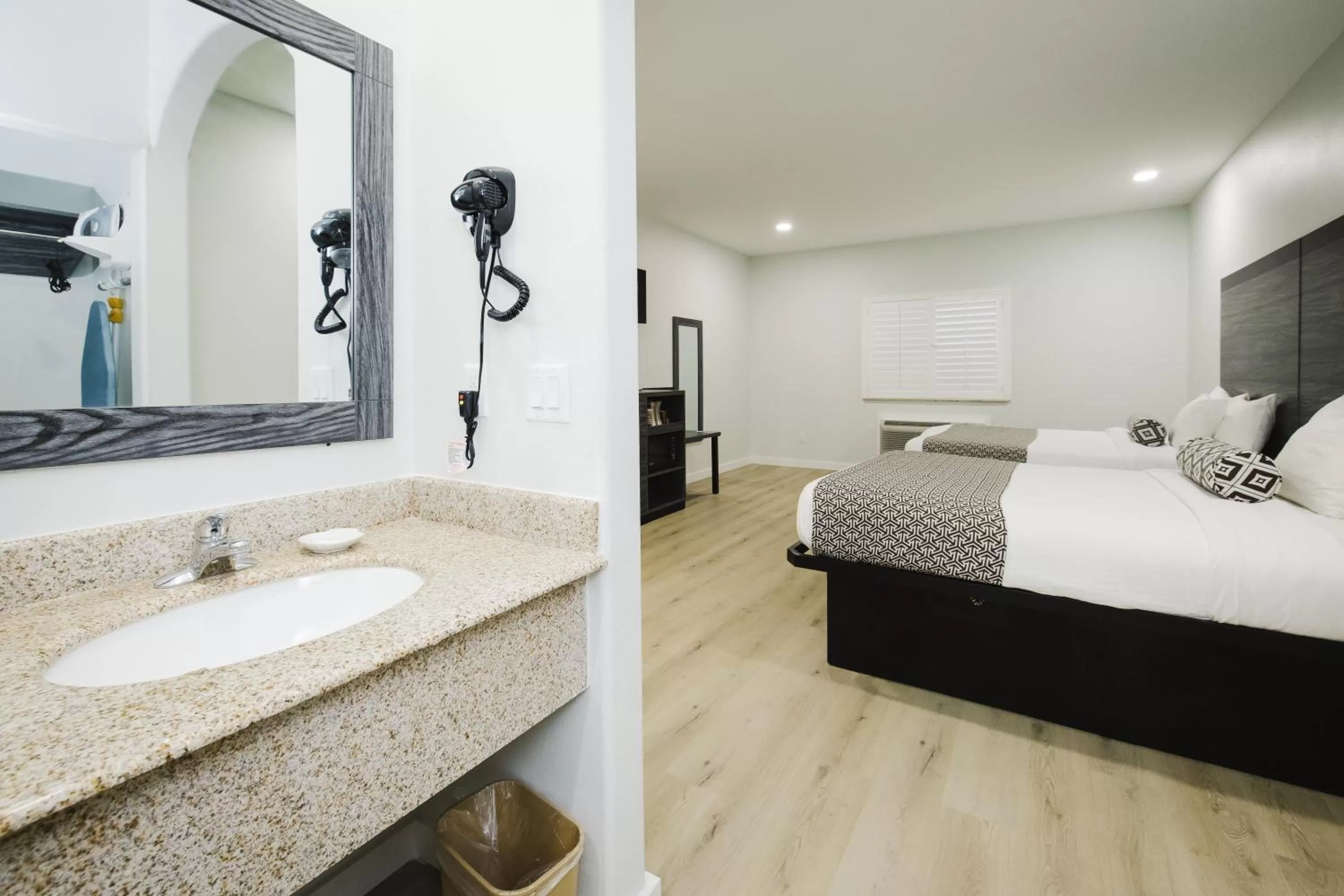 Bed in Sapphire Inn & Suites