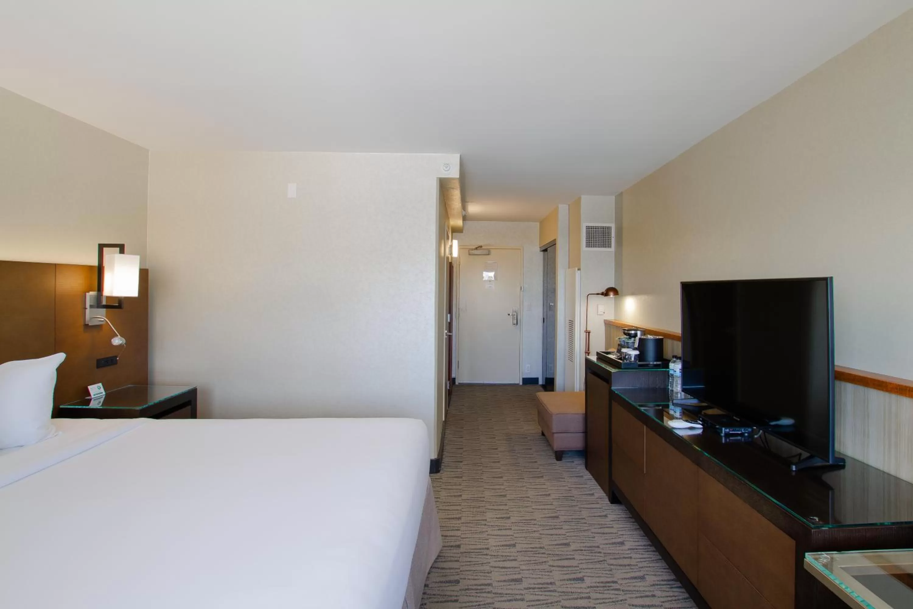 Bedroom, Bed in Miyako Hotel Los Angeles