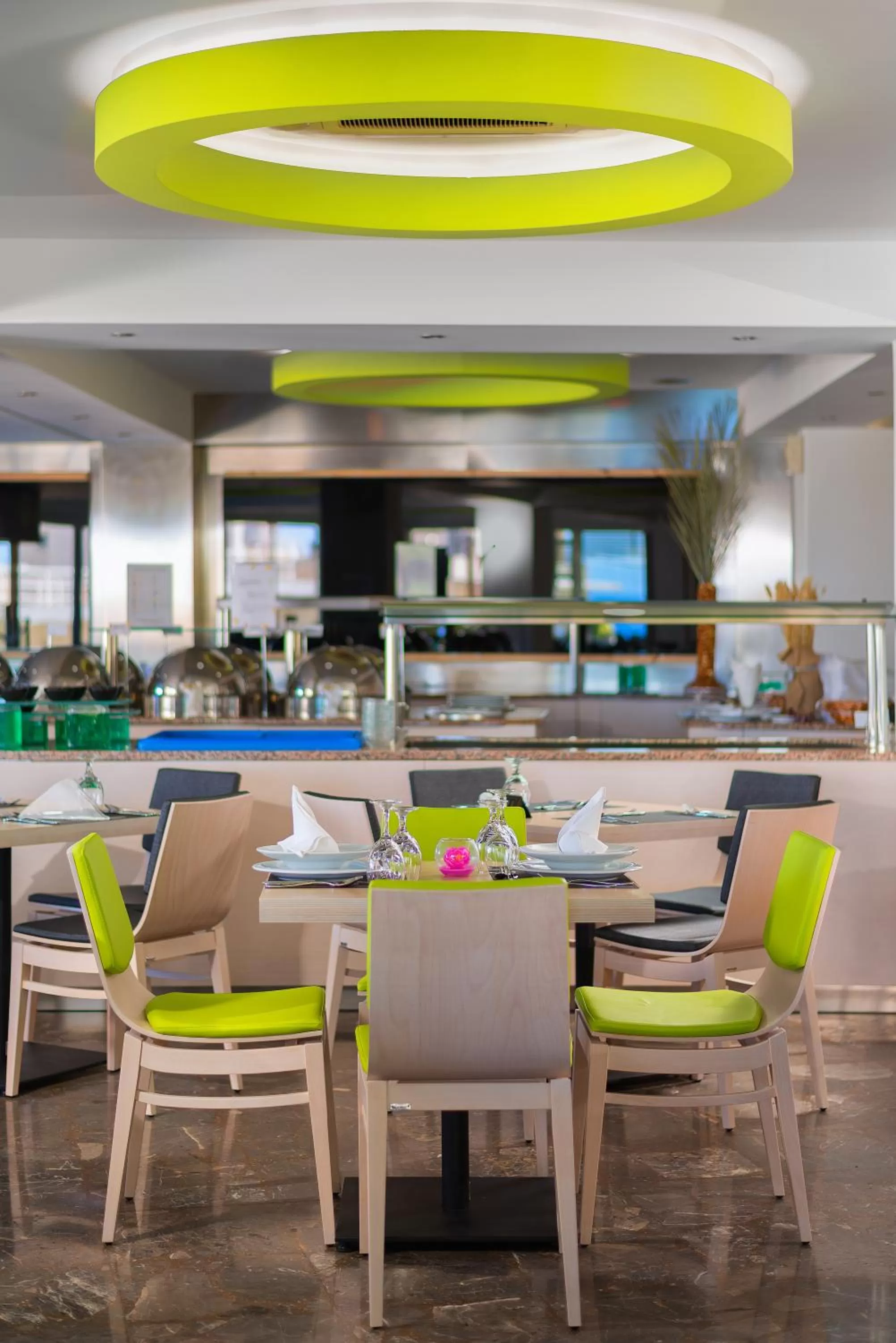 Restaurant/places to eat in Semiramis City Hotel