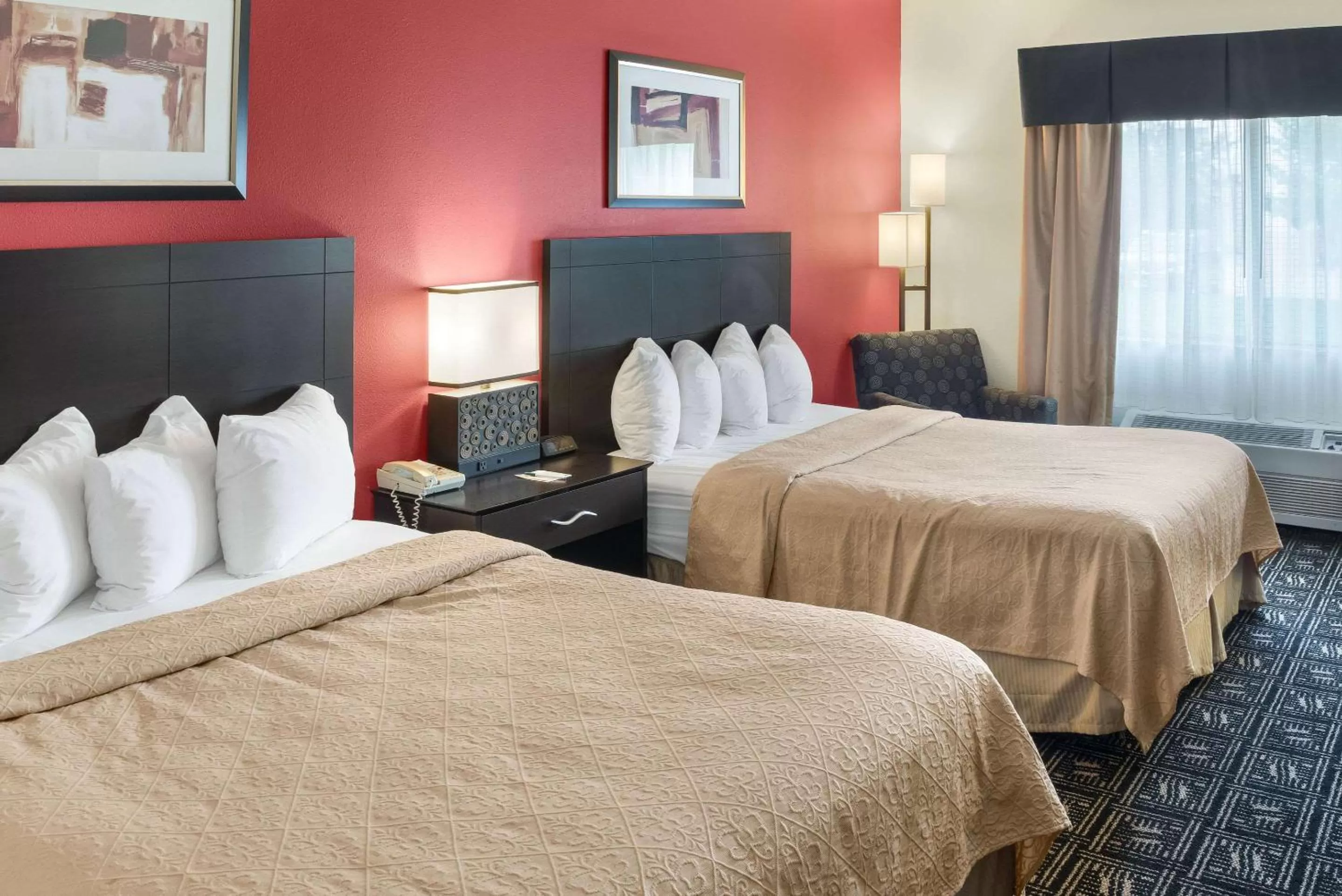 Photo of the whole room, Bed in Quality Inn & Suites Mankato East