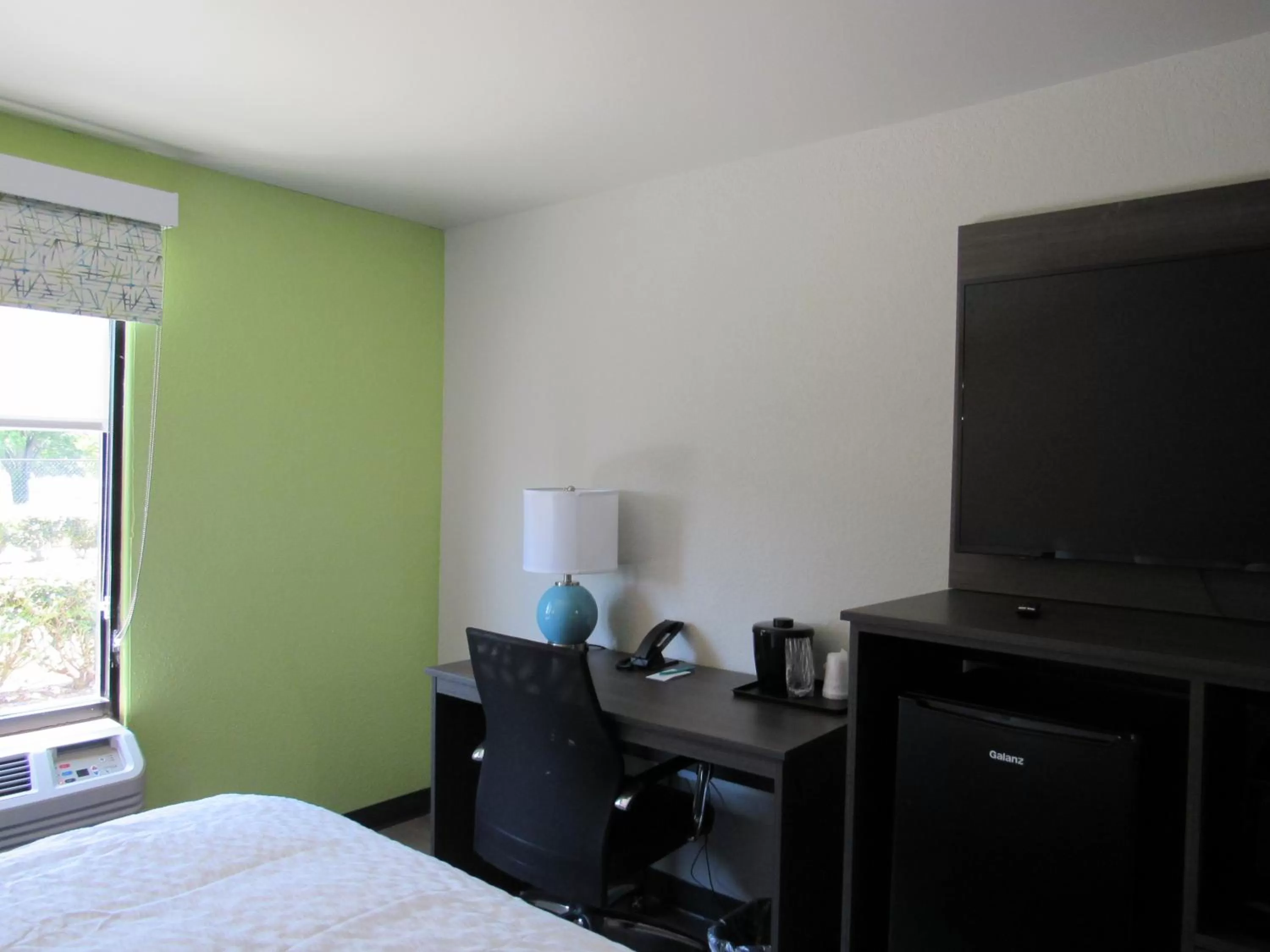 TV and multimedia, Bed in Clarion Pointe McDonough