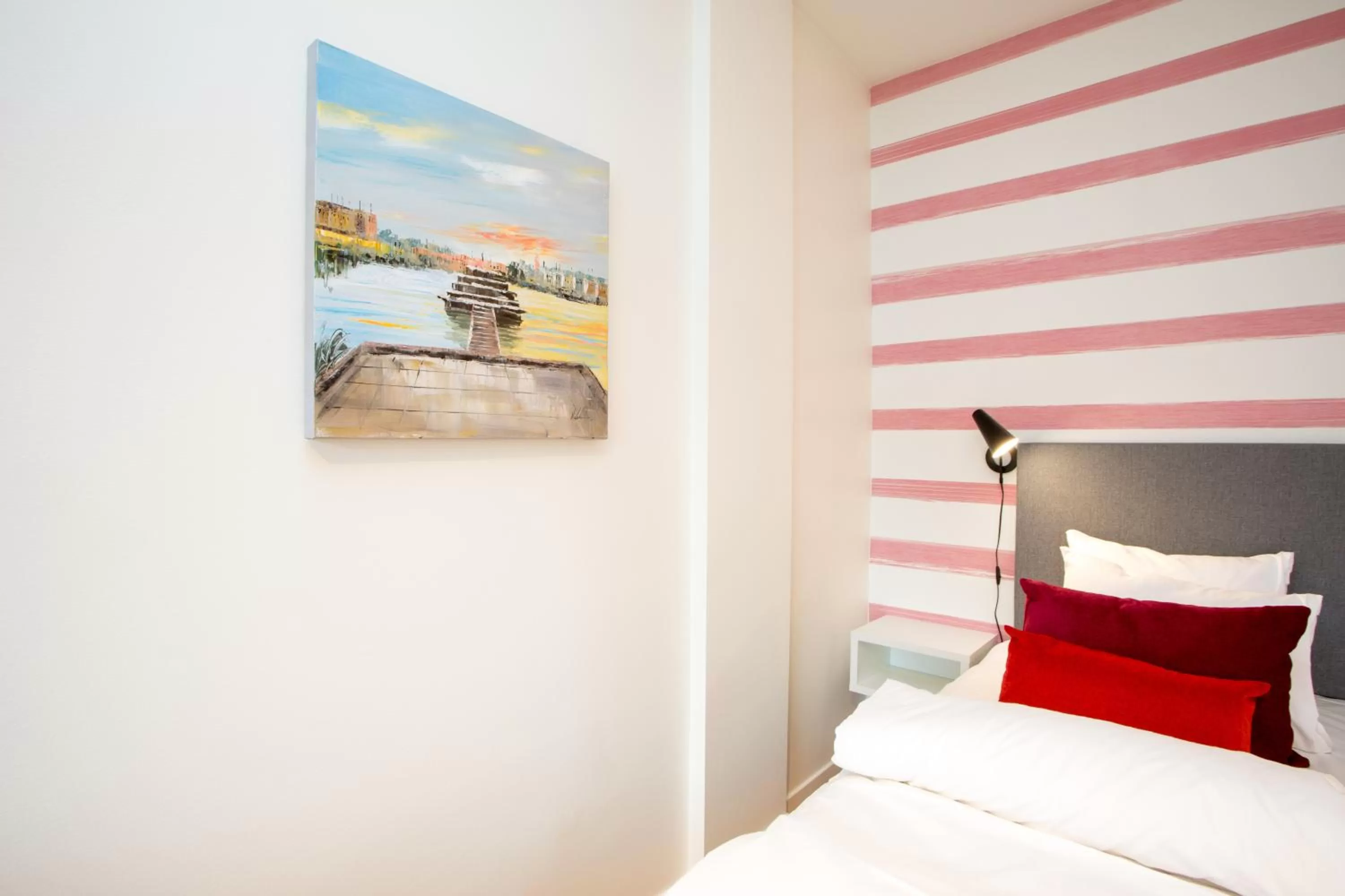 Bed in ApartDirect Hammarby Sjöstad