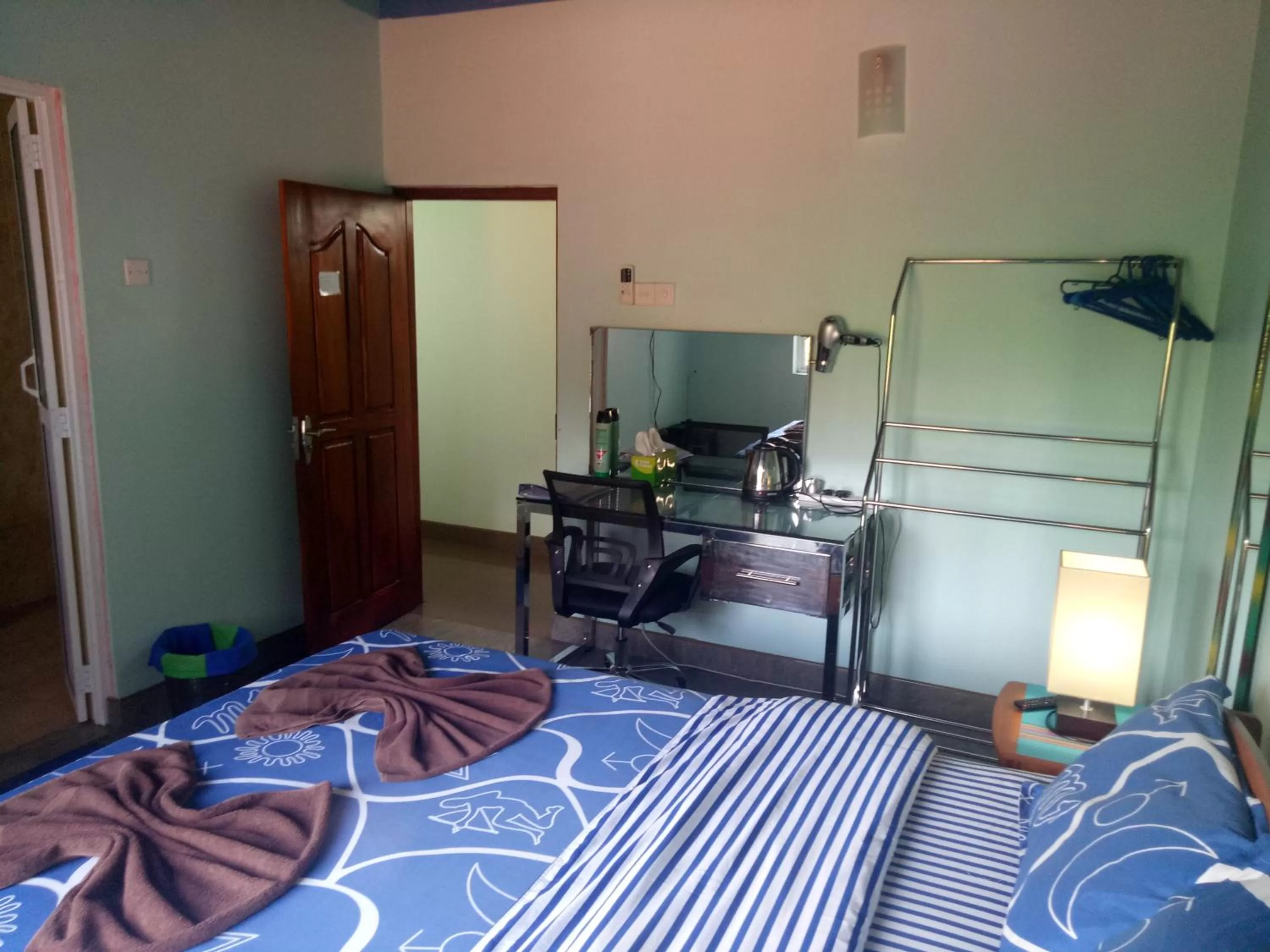 Photo of the whole room, Bed in Palms Villa