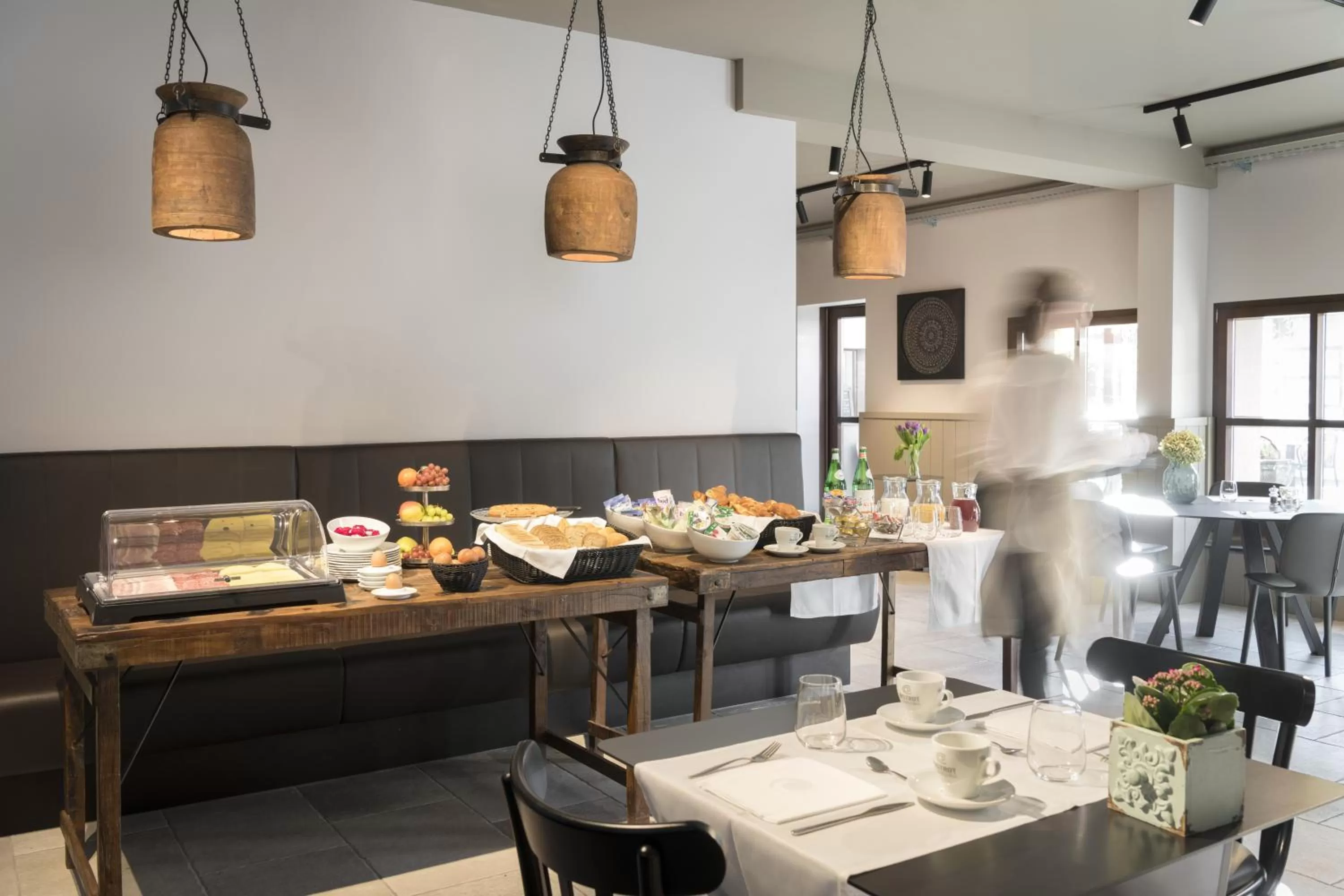 Restaurant/places to eat in CP Resort