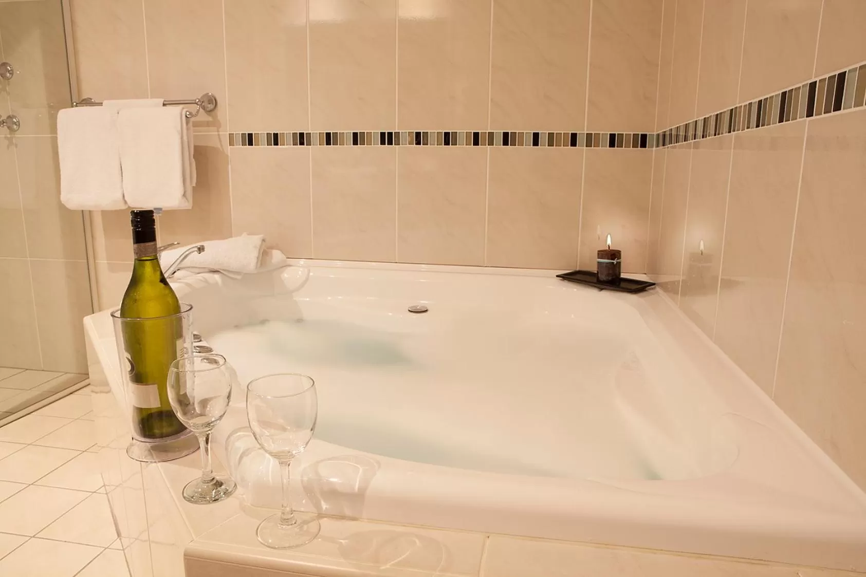 Bathroom in Mandarin Motel