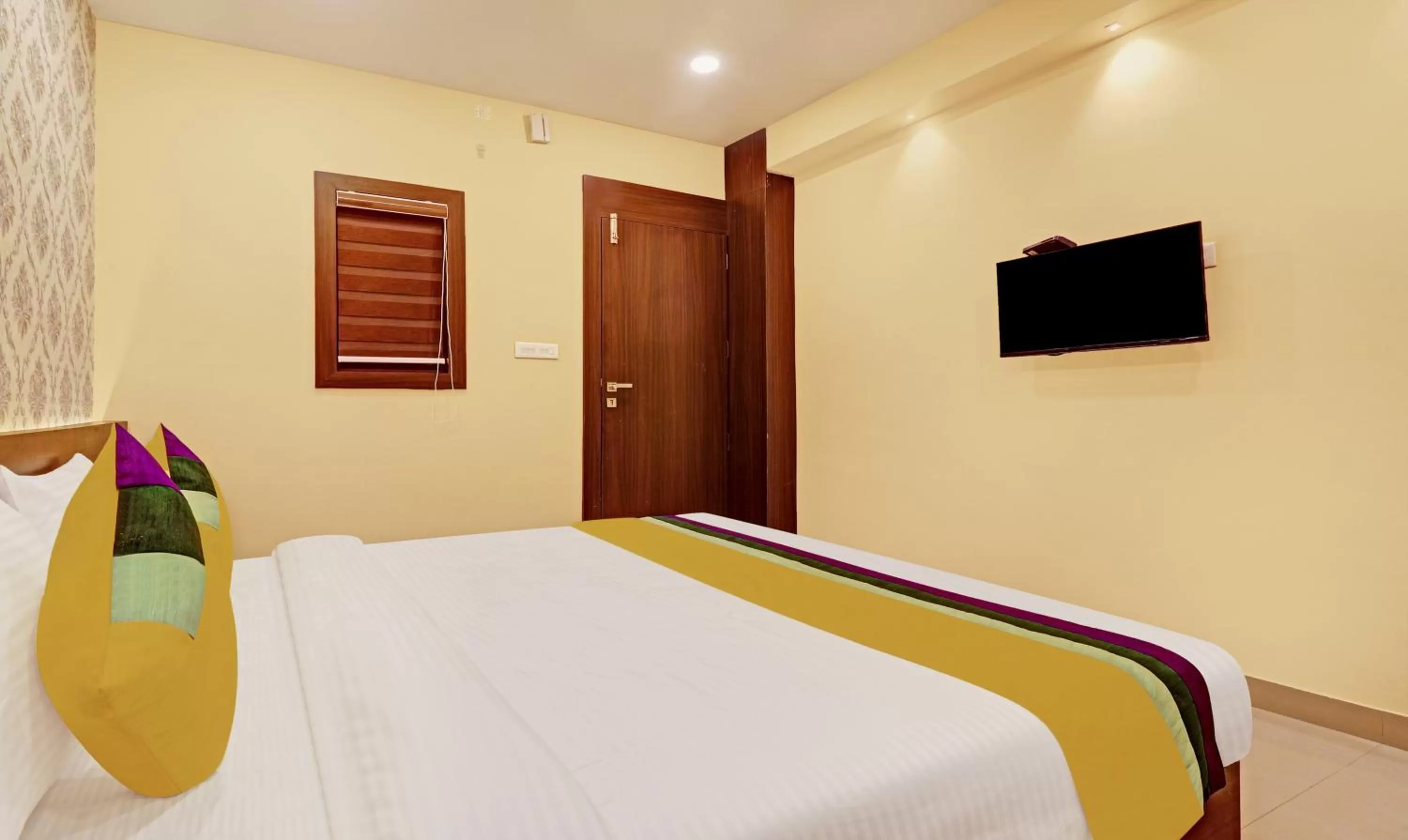 Bedroom, Bed in Itsy Hotels Sapphire Residency
