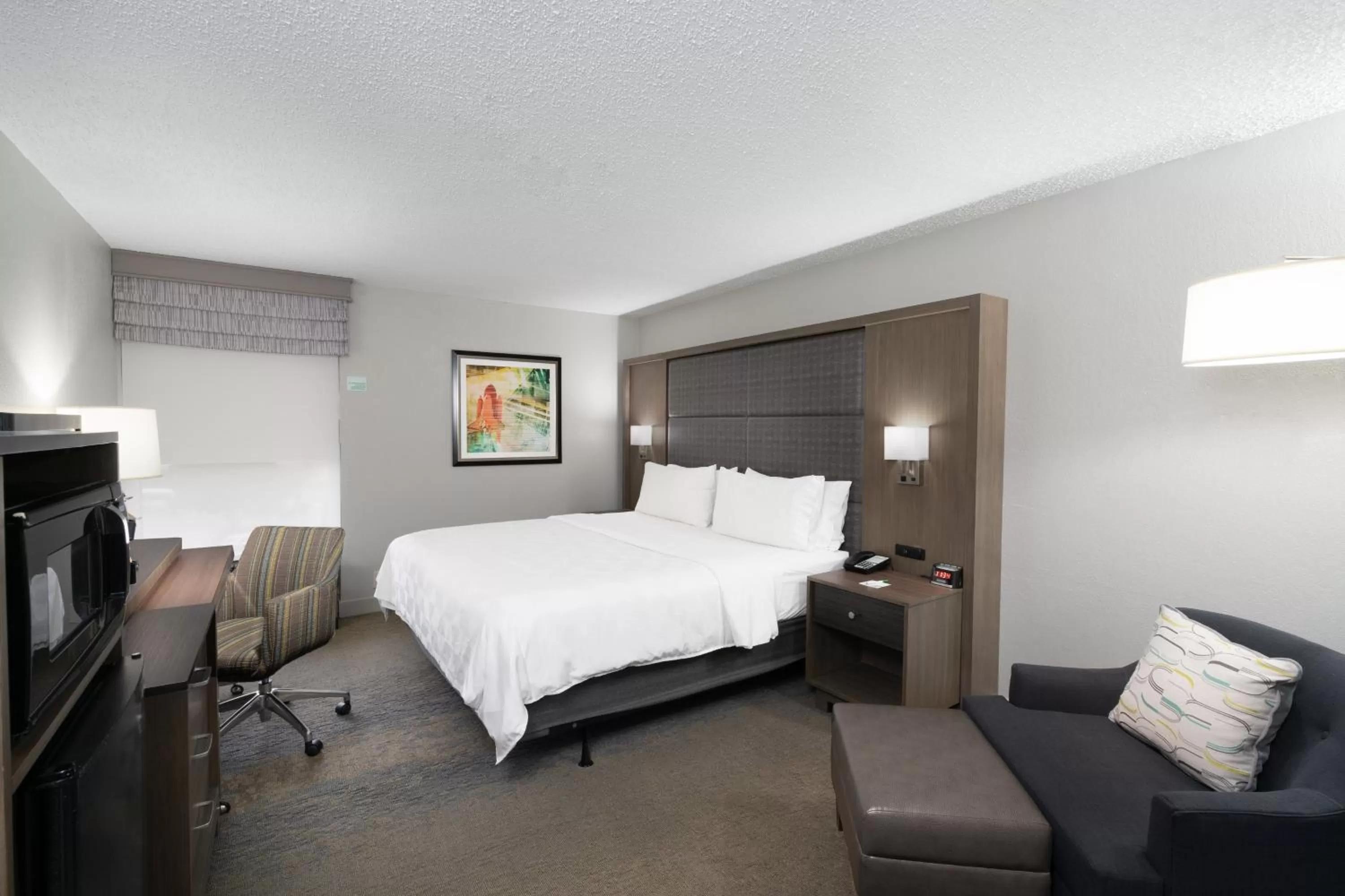 Photo of the whole room, Bed in Holiday Inn Huntsville - Research Park by IHG