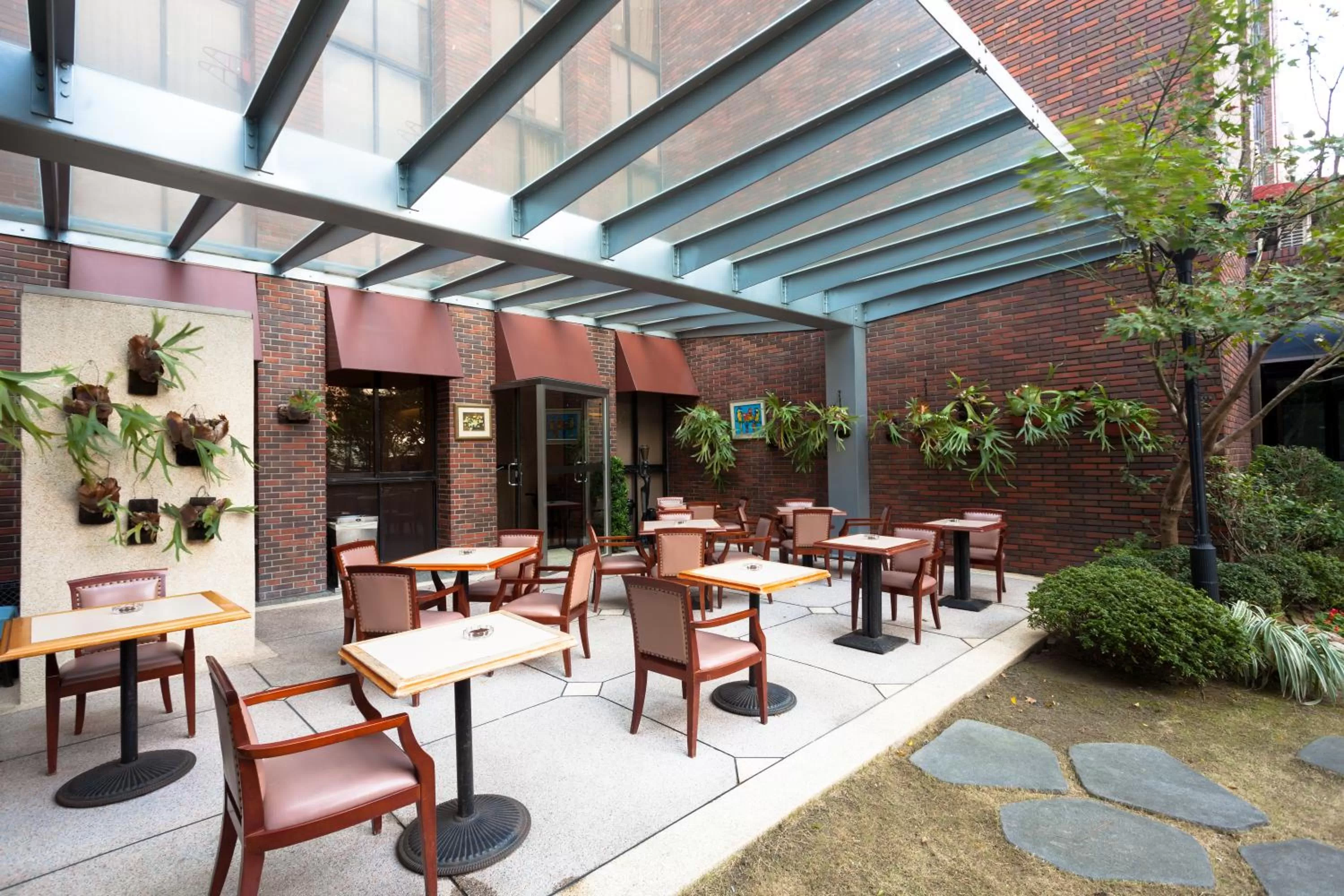 Area and facilities in SOL Hotel