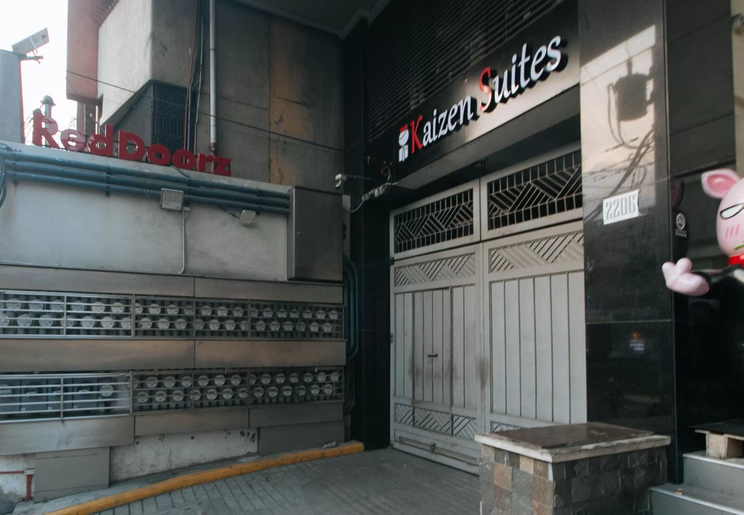 Property building in RedDoorz Plus @ Kaizen Suites Taft Avenue