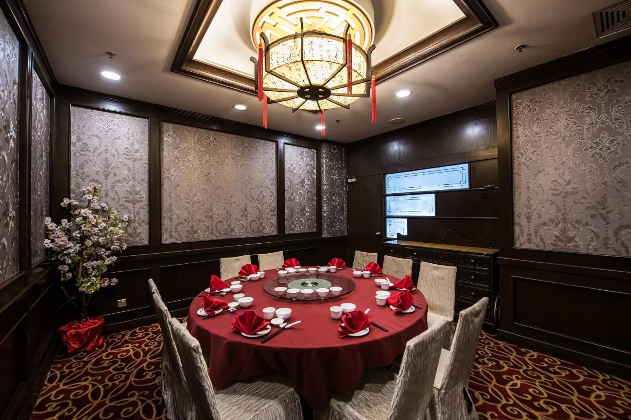 Restaurant/places to eat in Sabah Hotel