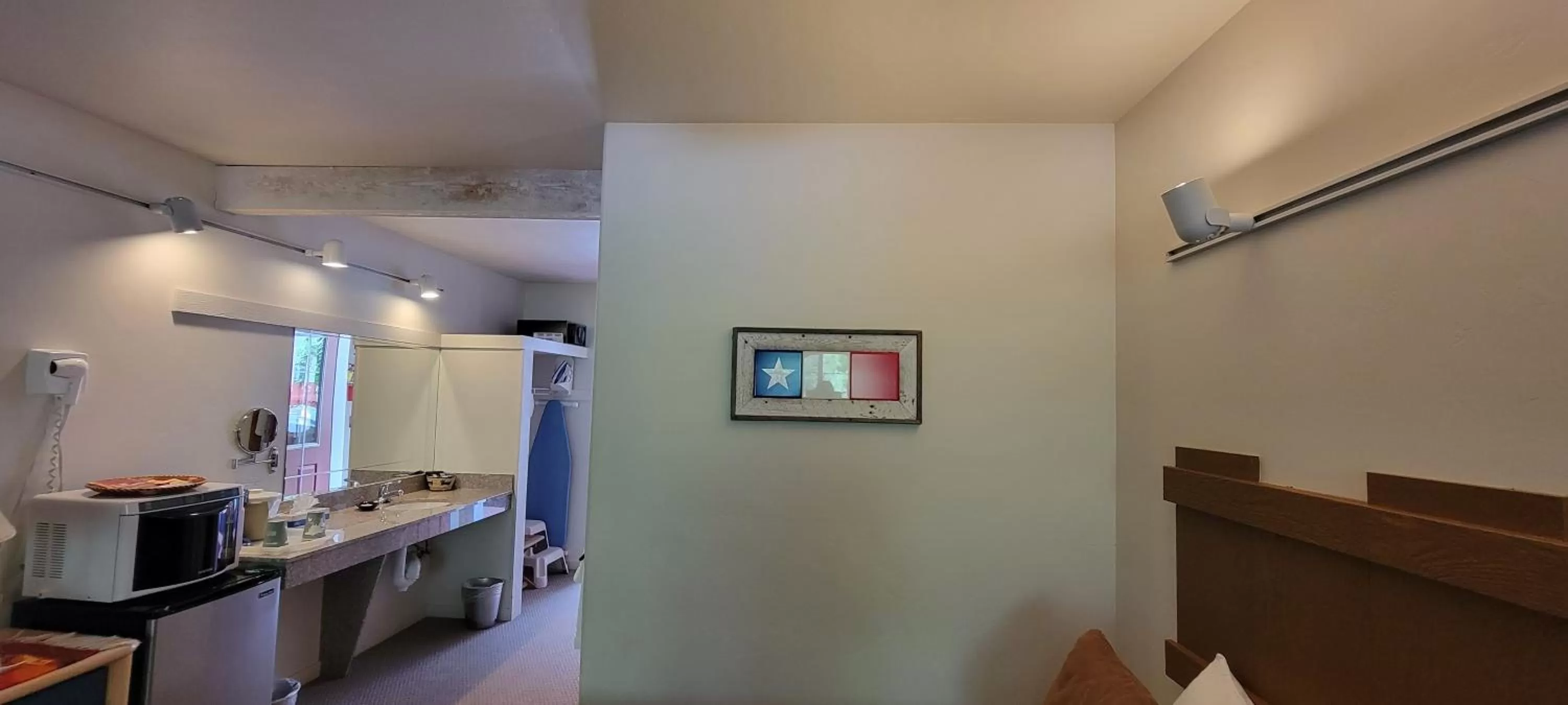 Bedroom in Hot Springs Inn