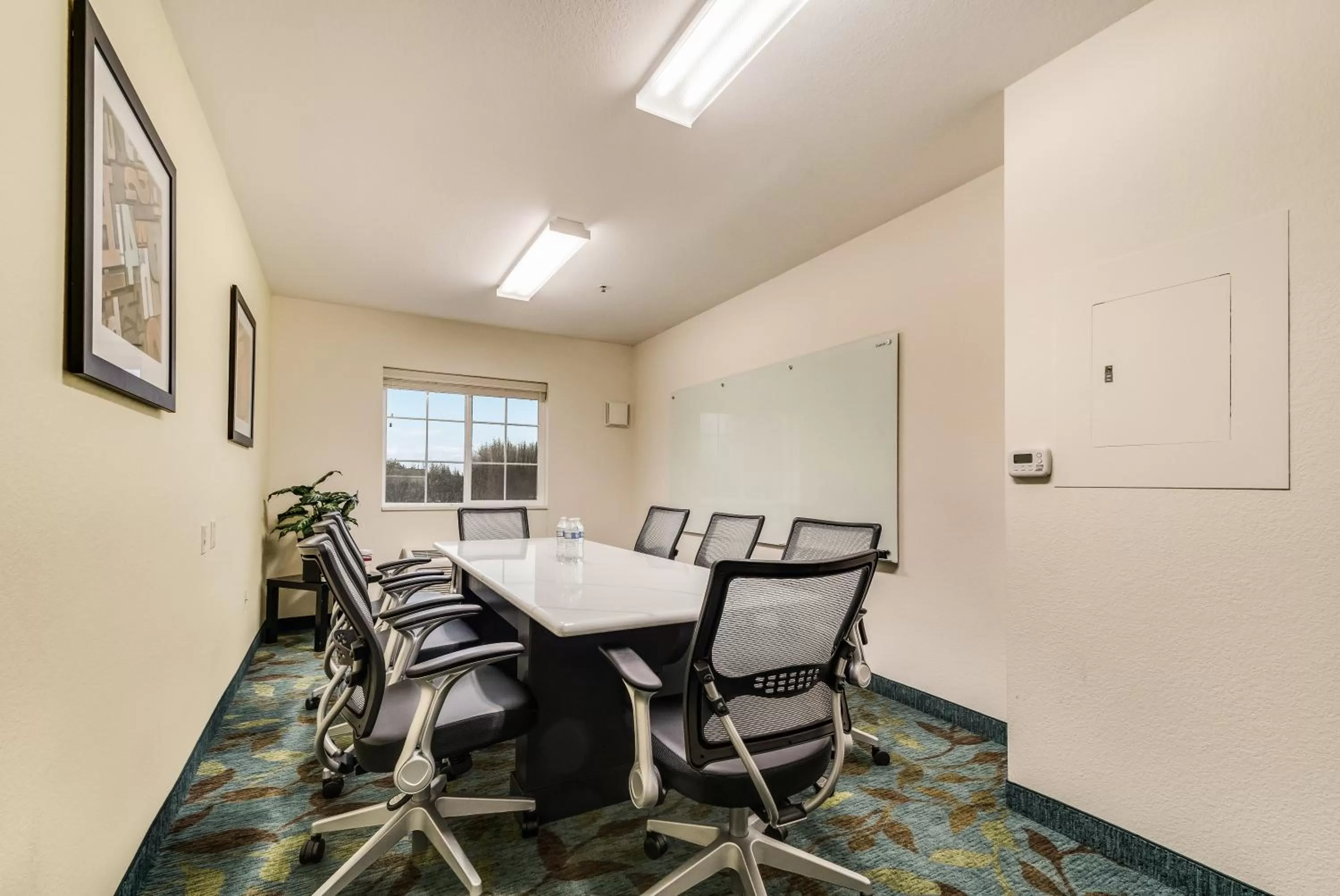 Meeting/conference room in Candlewood Suites Portland Airport by IHG