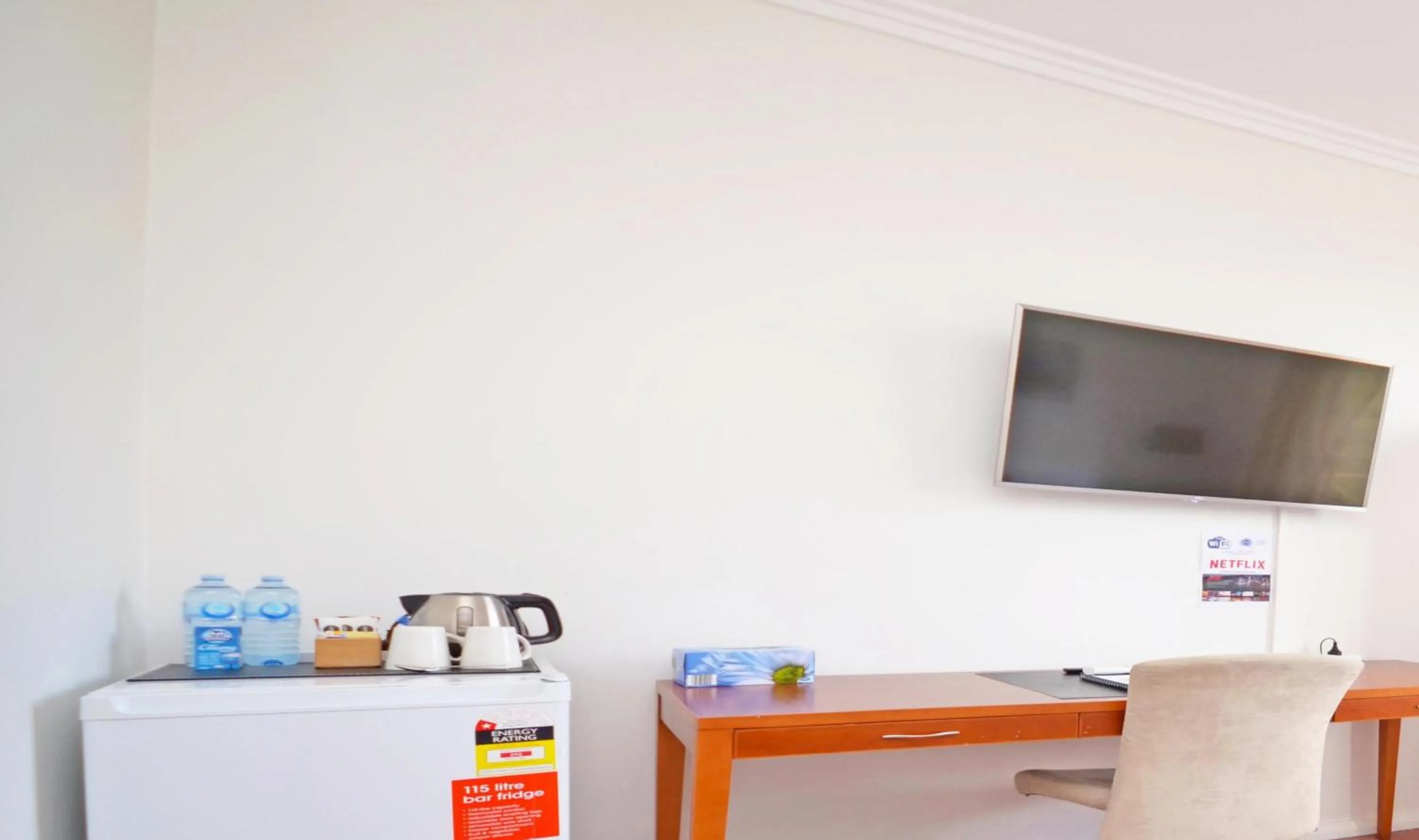 Queen Room with En Suite in The Hallows Accommodation