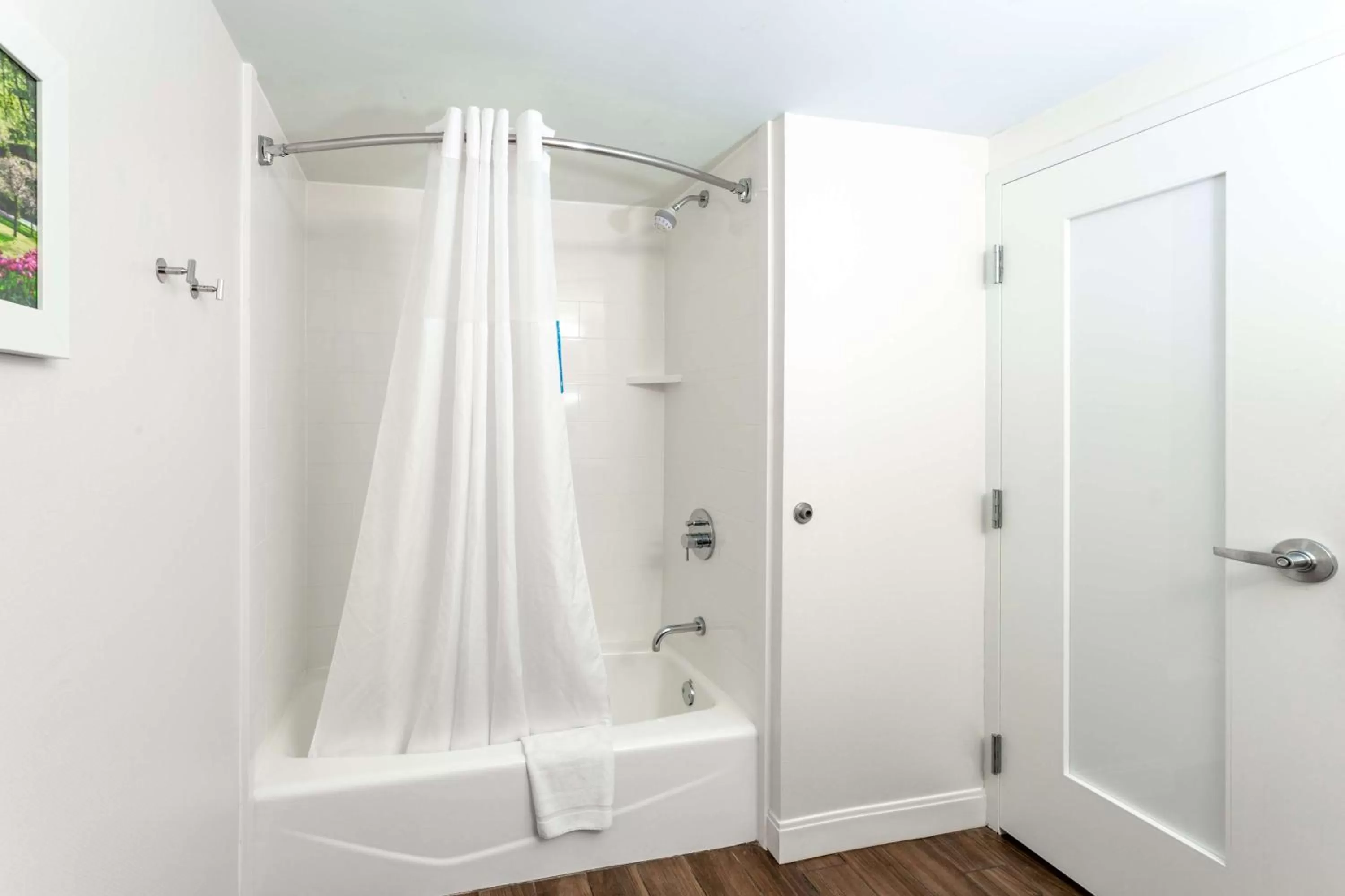 Bathroom in Hampton Inn Columbia I-26/Harbison Blvd