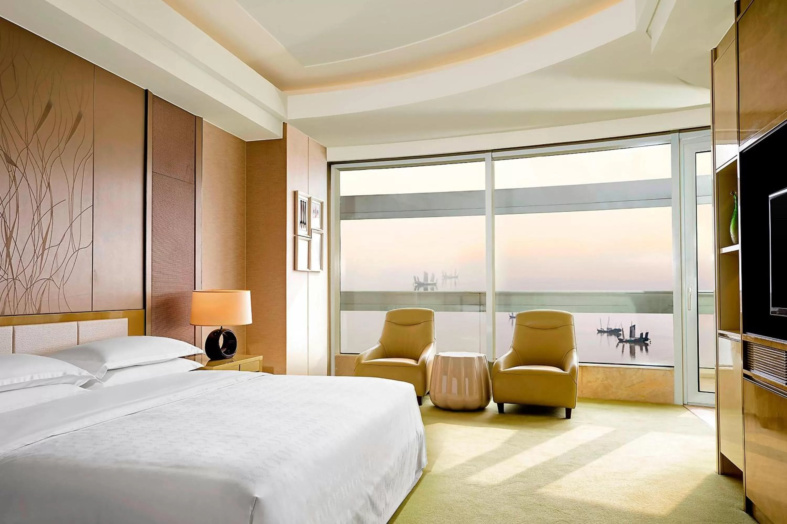 Bedroom in Sheraton Huzhou Taihu Lake Hot Spring Resort & Spa