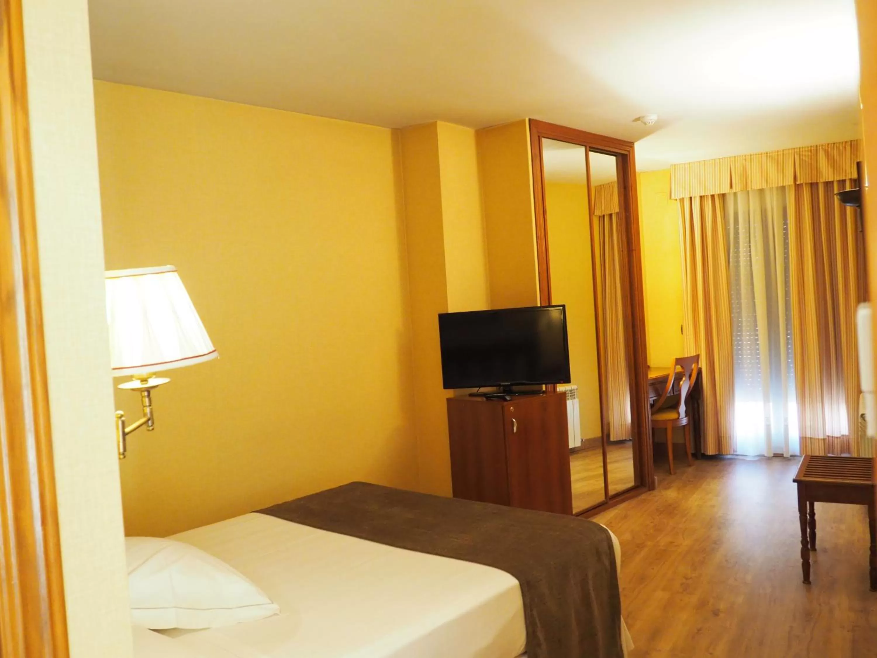 Bed in Hotel Ele Puente Romano de Salamanca