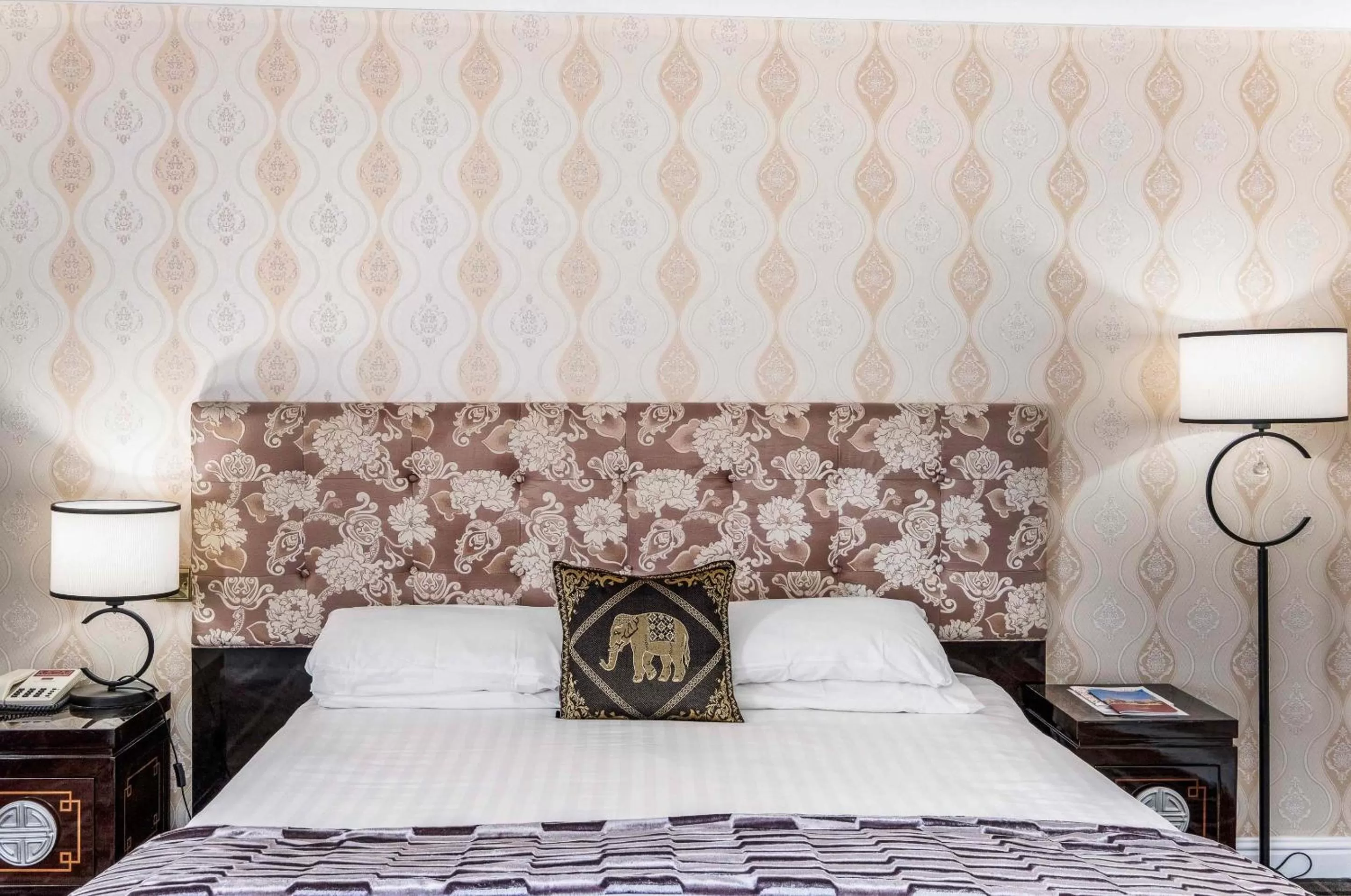 Bed in Muthu Belstead Brook Hotel