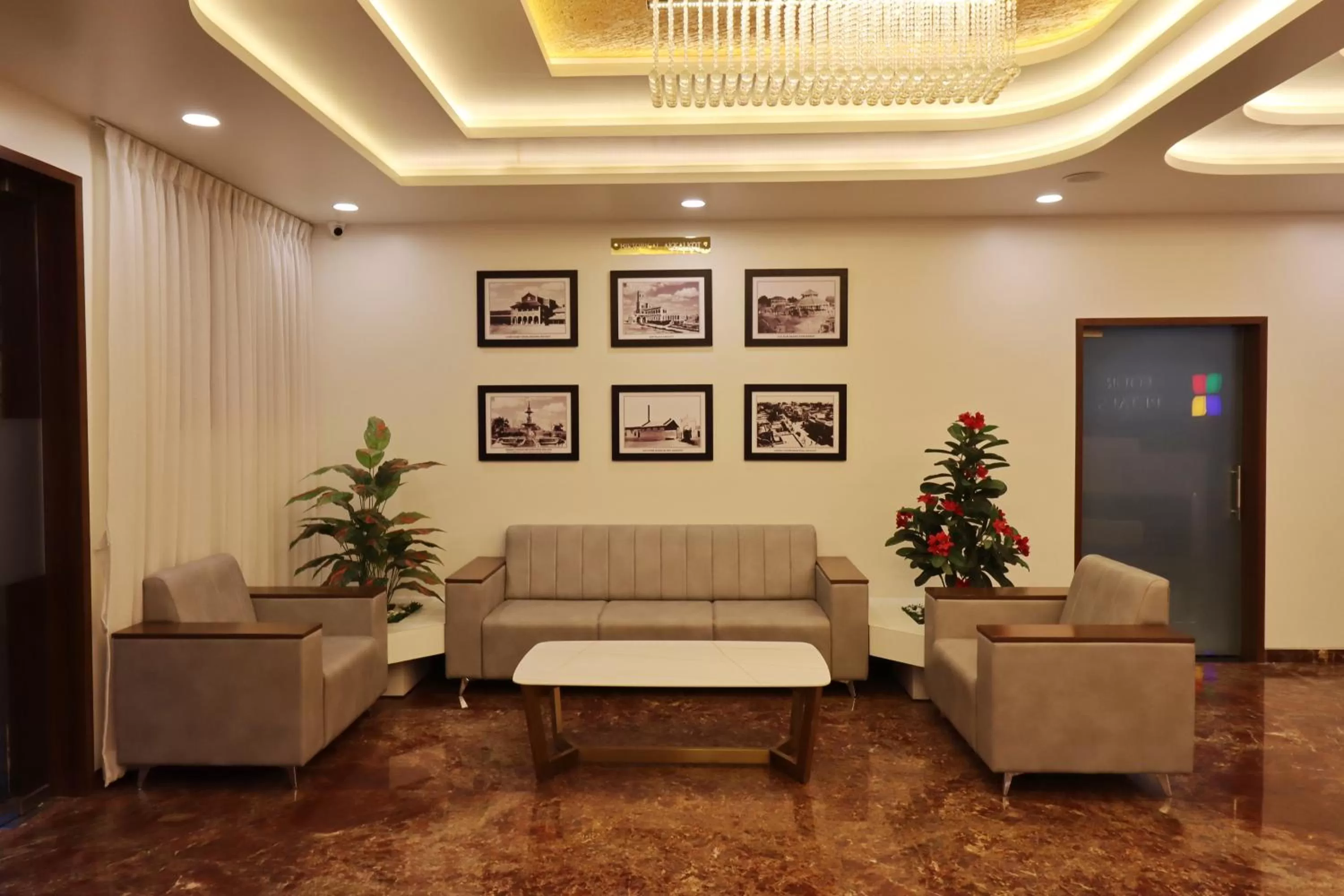 Four Petals Executive by LHMS