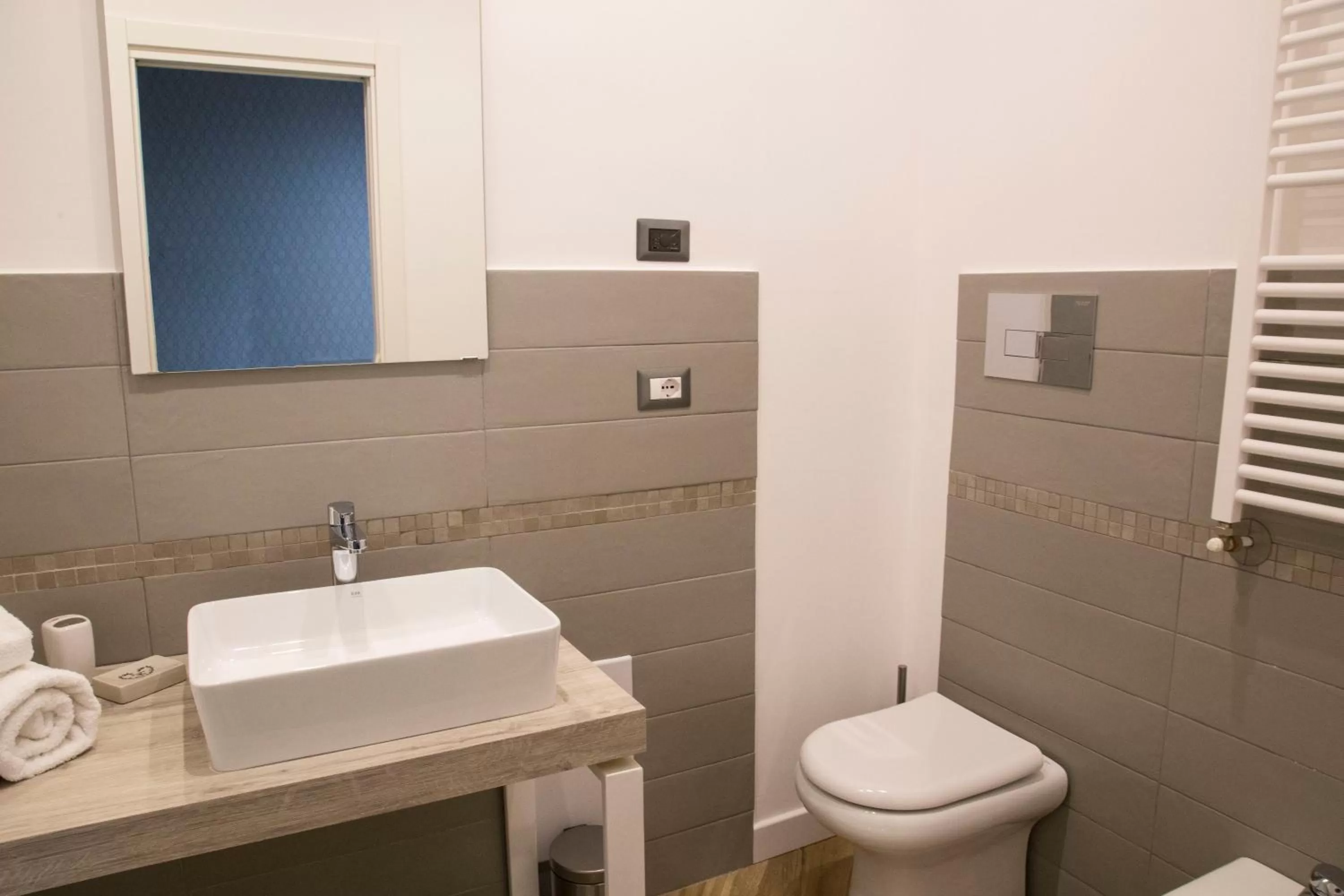 Bathroom in Garibaldi Rooms