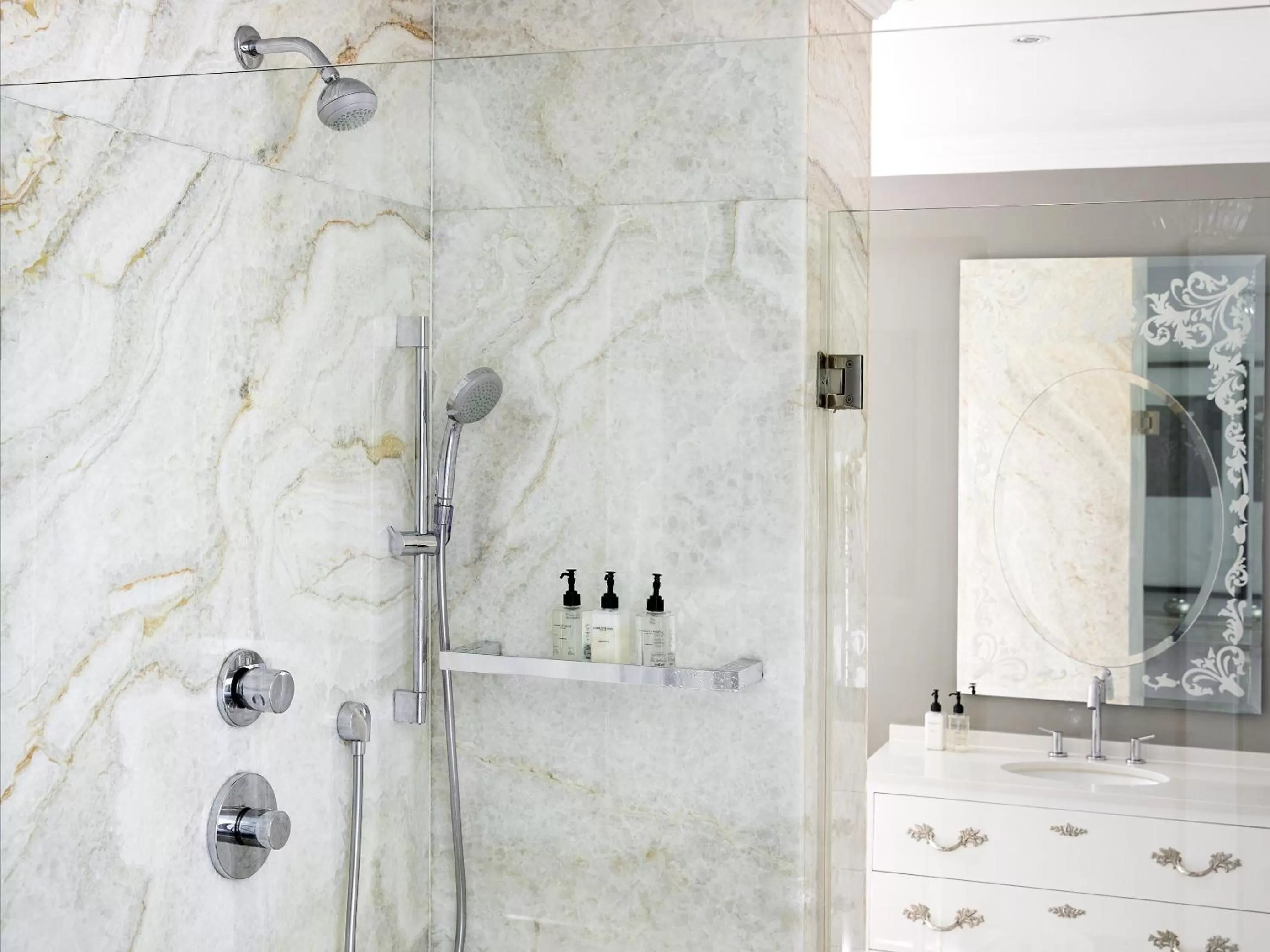 Shower in Queen Victoria Hotel by NEWMARK