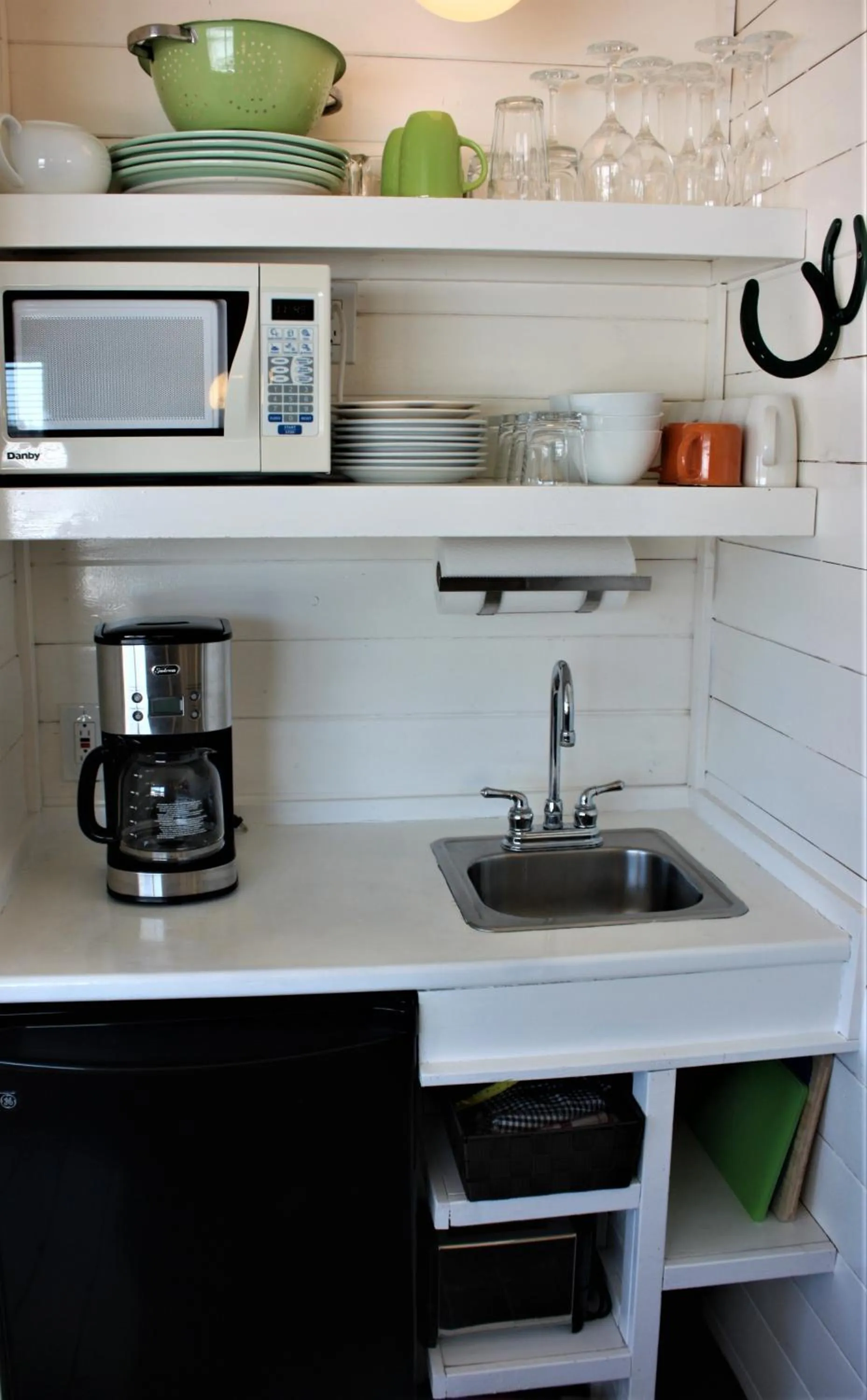 Kitchen or kitchenette in Woodhouse Cottages And Ranch