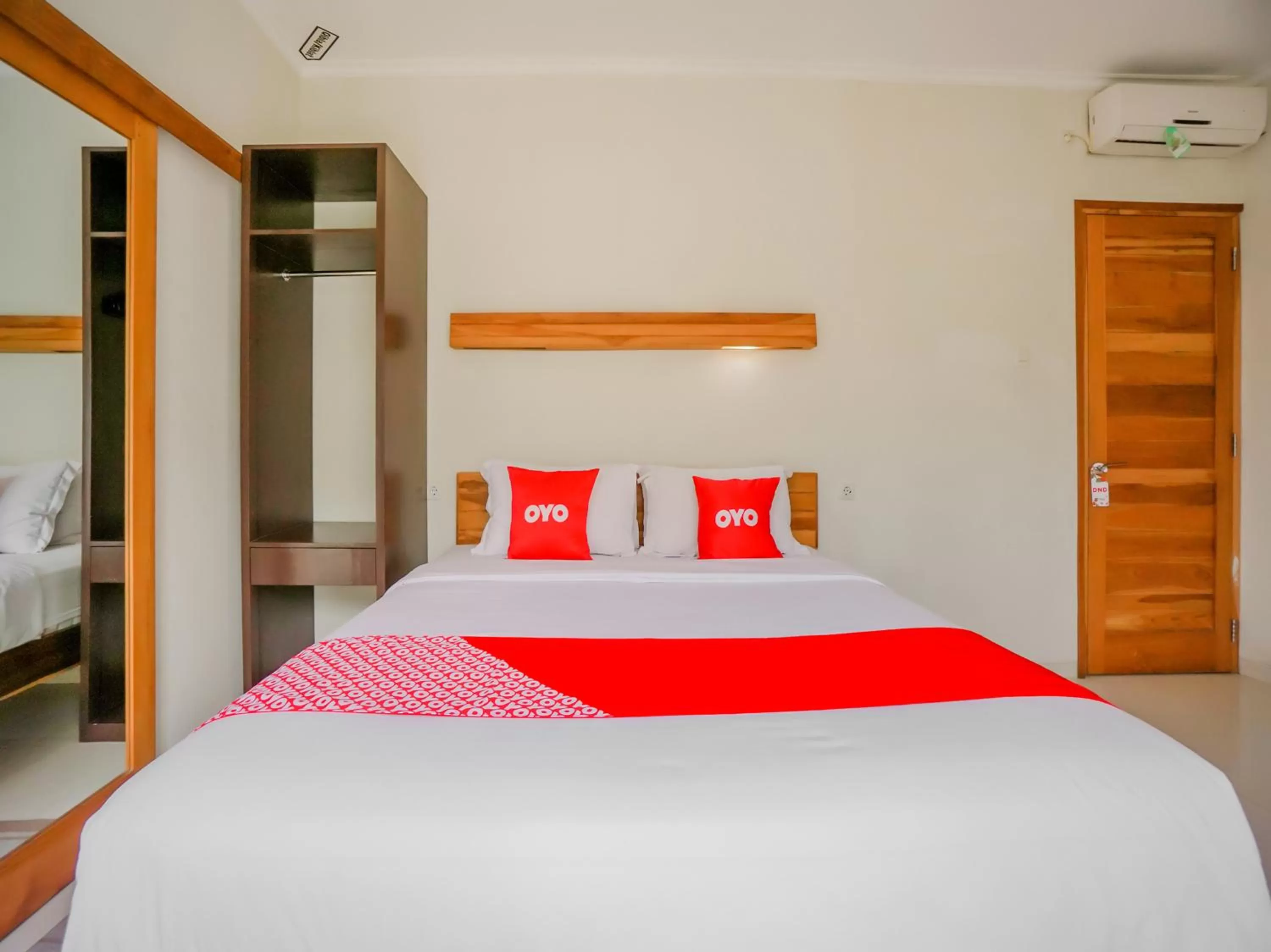 Bedroom, Bed in SUPER OYO 90319 Angler Guest House Malang