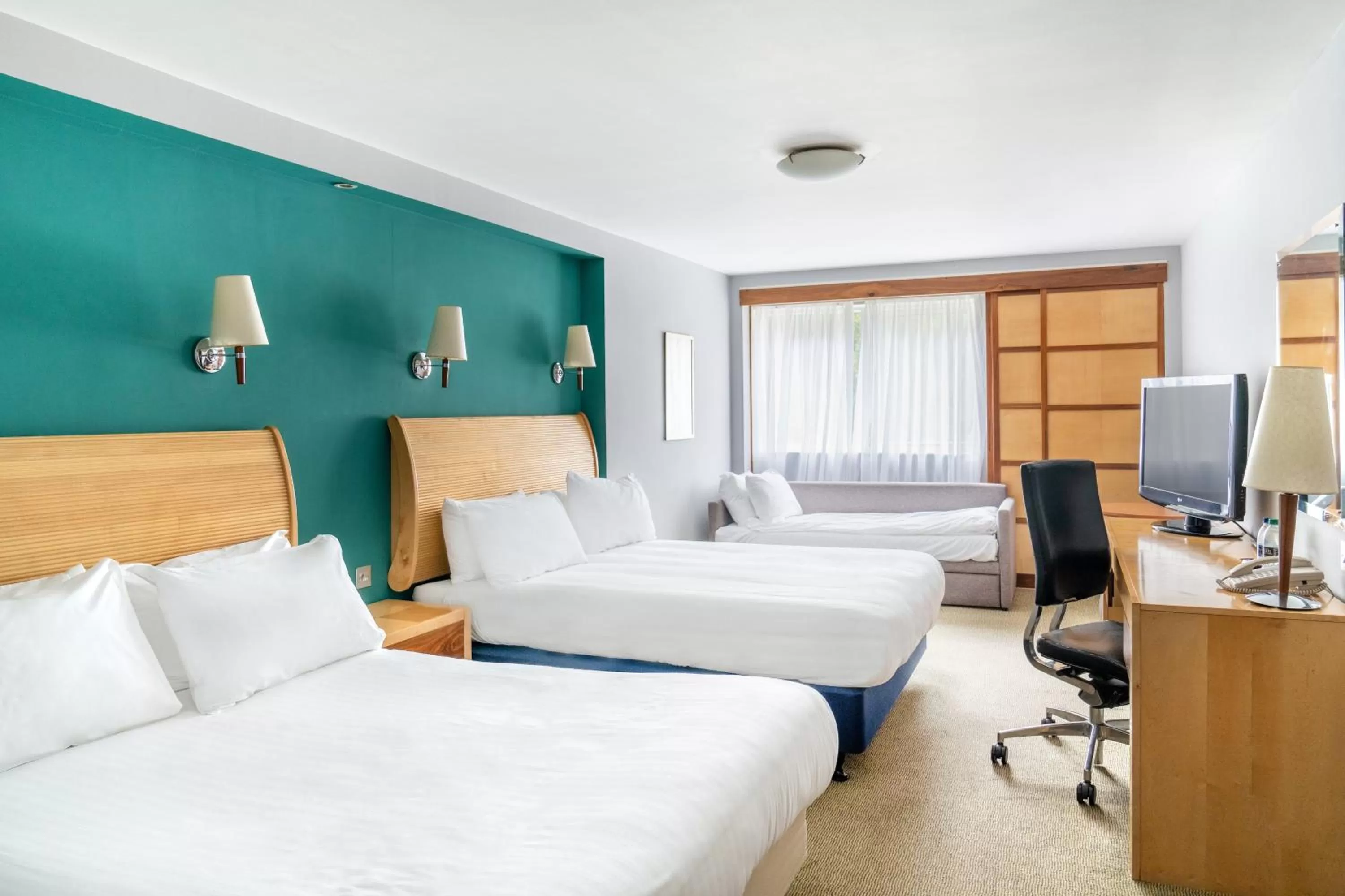 Bed in Holiday Inn Maidstone-Sevenoaks by IHG