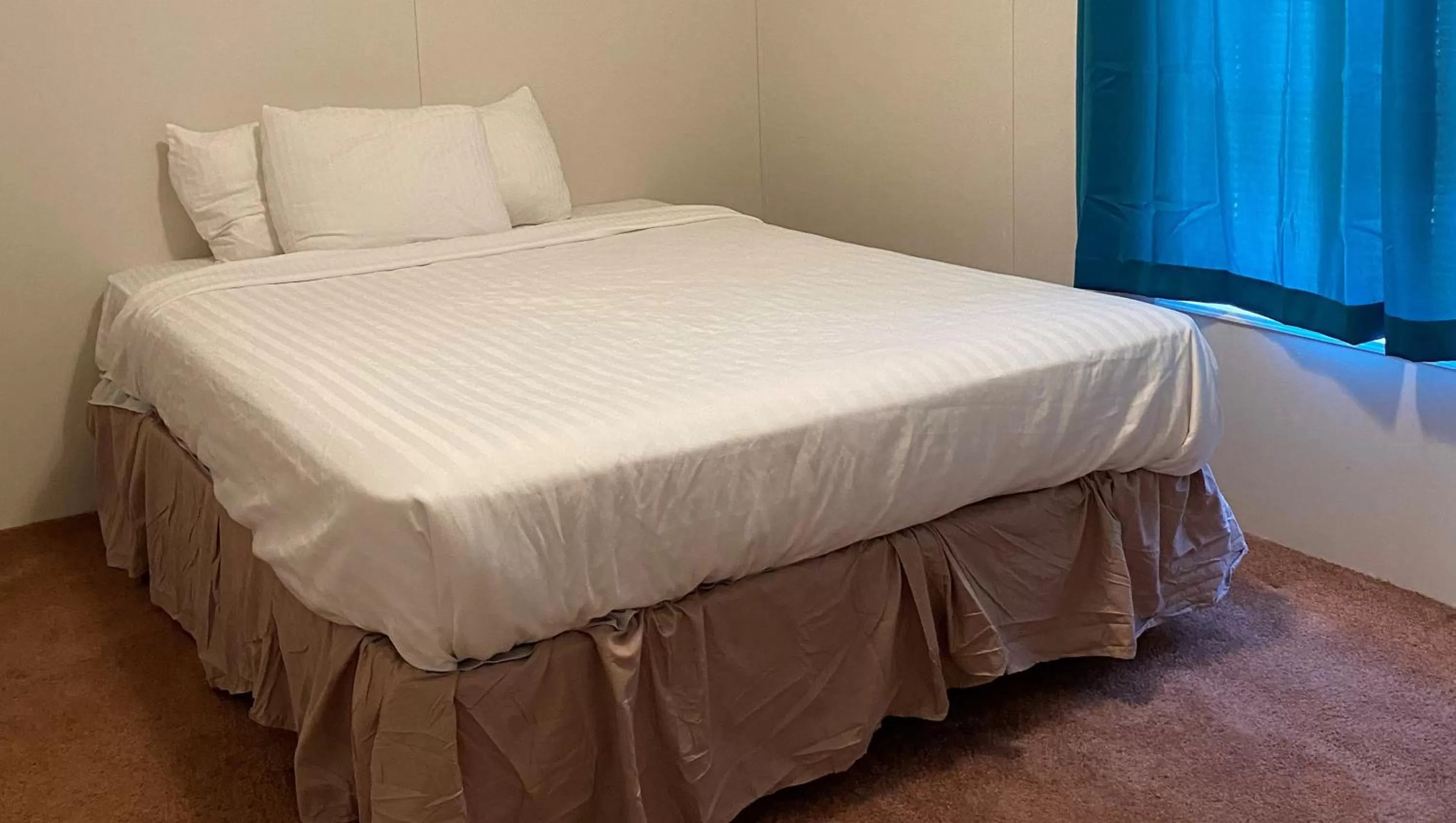 Photo of the whole room, Bed in Ticaboo Lodge