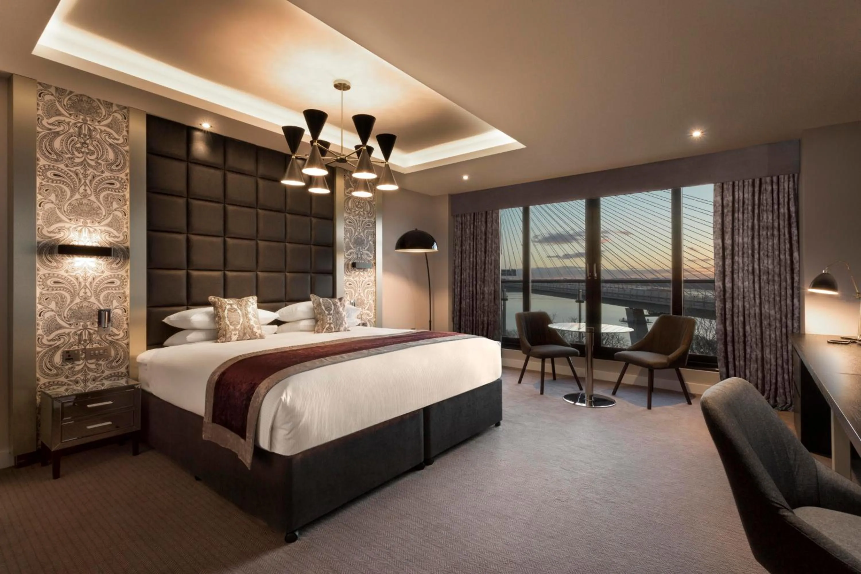 Bedroom, Bed in DoubleTree by Hilton Edinburgh - Queensferry Crossing