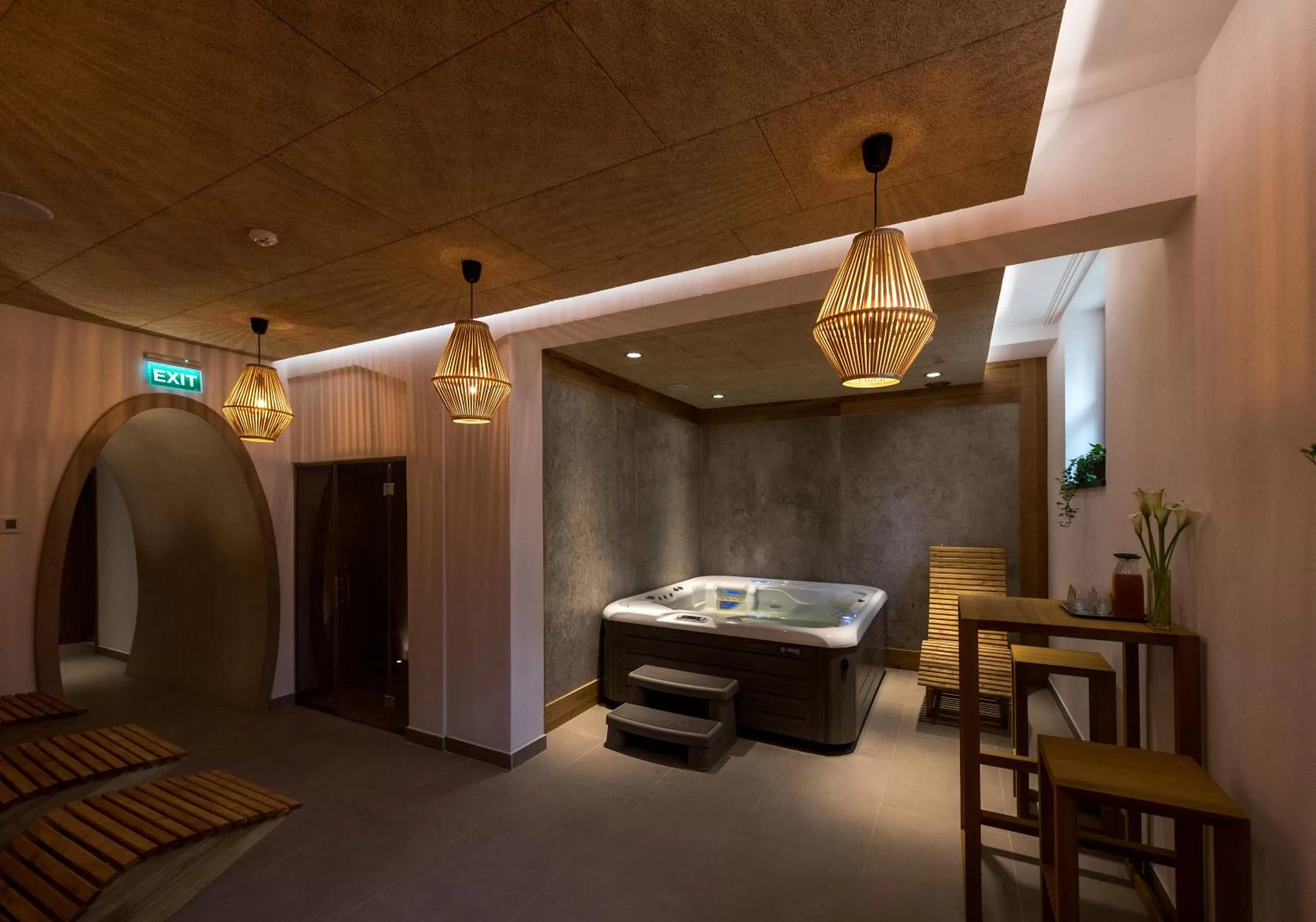 Hot Tub in Fidelitas Hotel