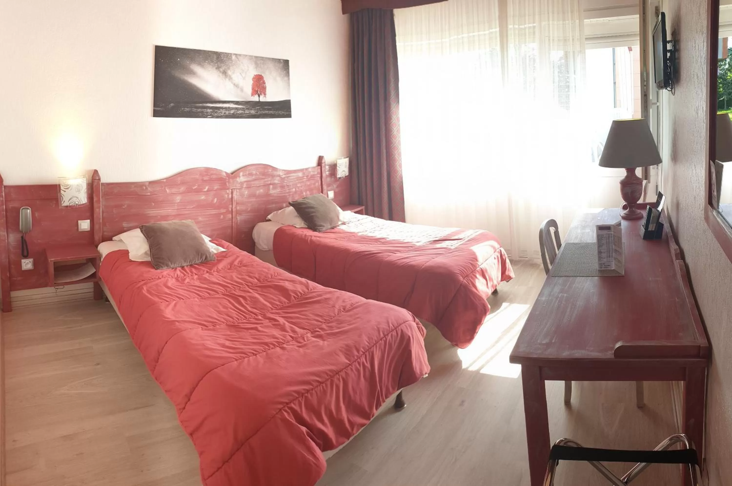 Garden view, Bed in Les Jardins du Forez