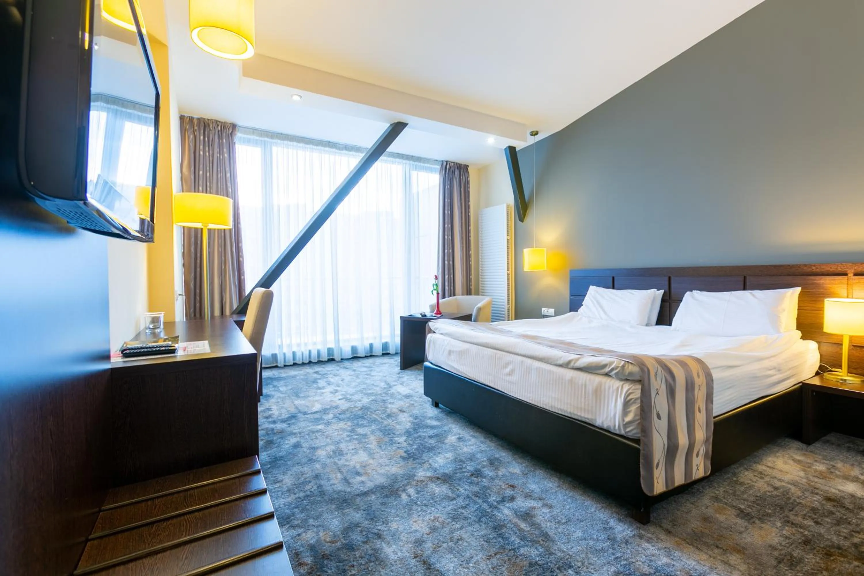 Photo of the whole room, Bed in Golden Time Hotel