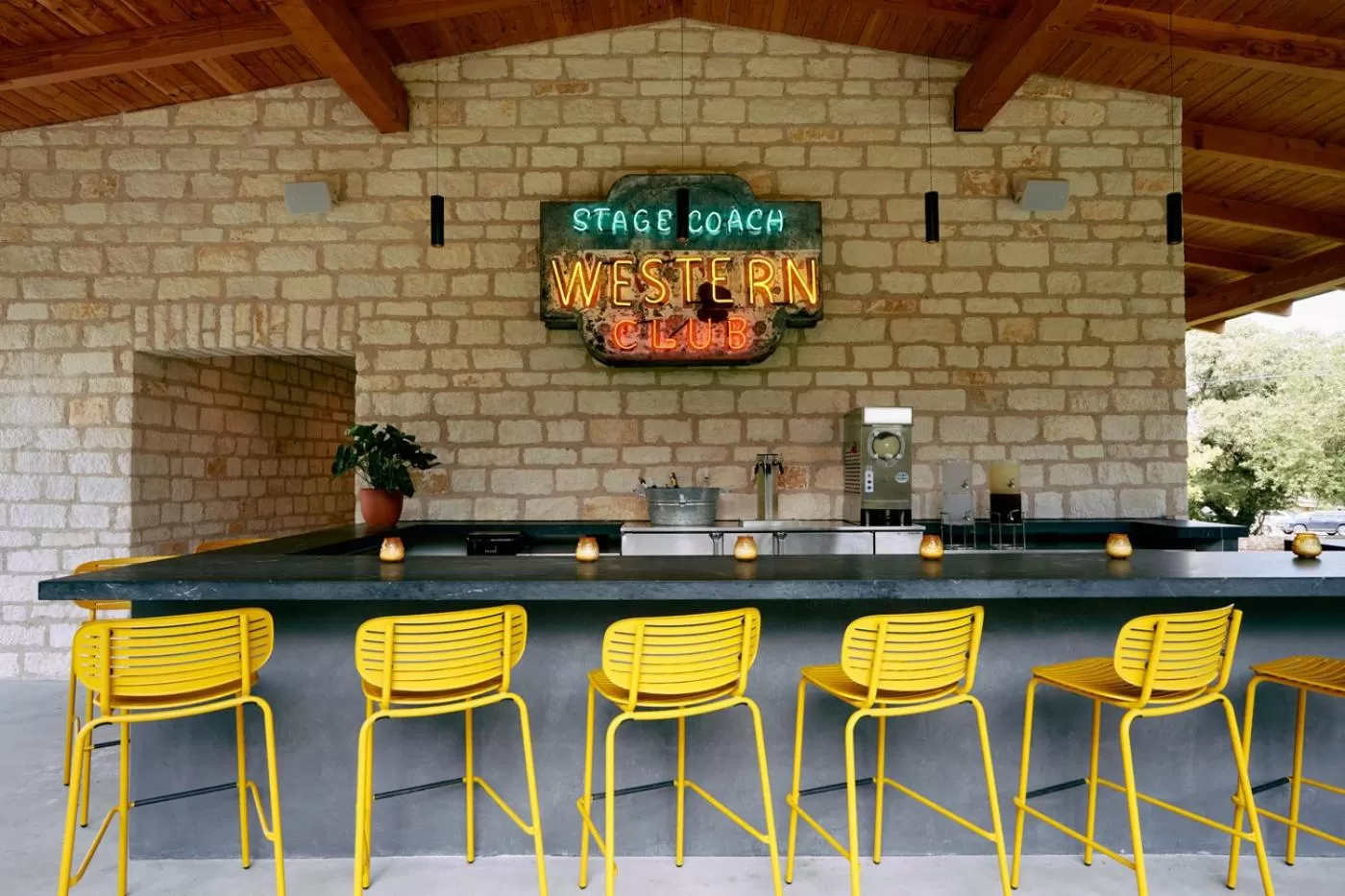 Lounge or bar in Stagecoach Inn