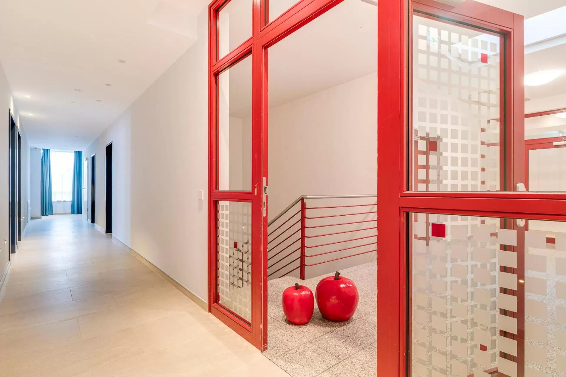 Property building in Hotel-Etage Apfelrot