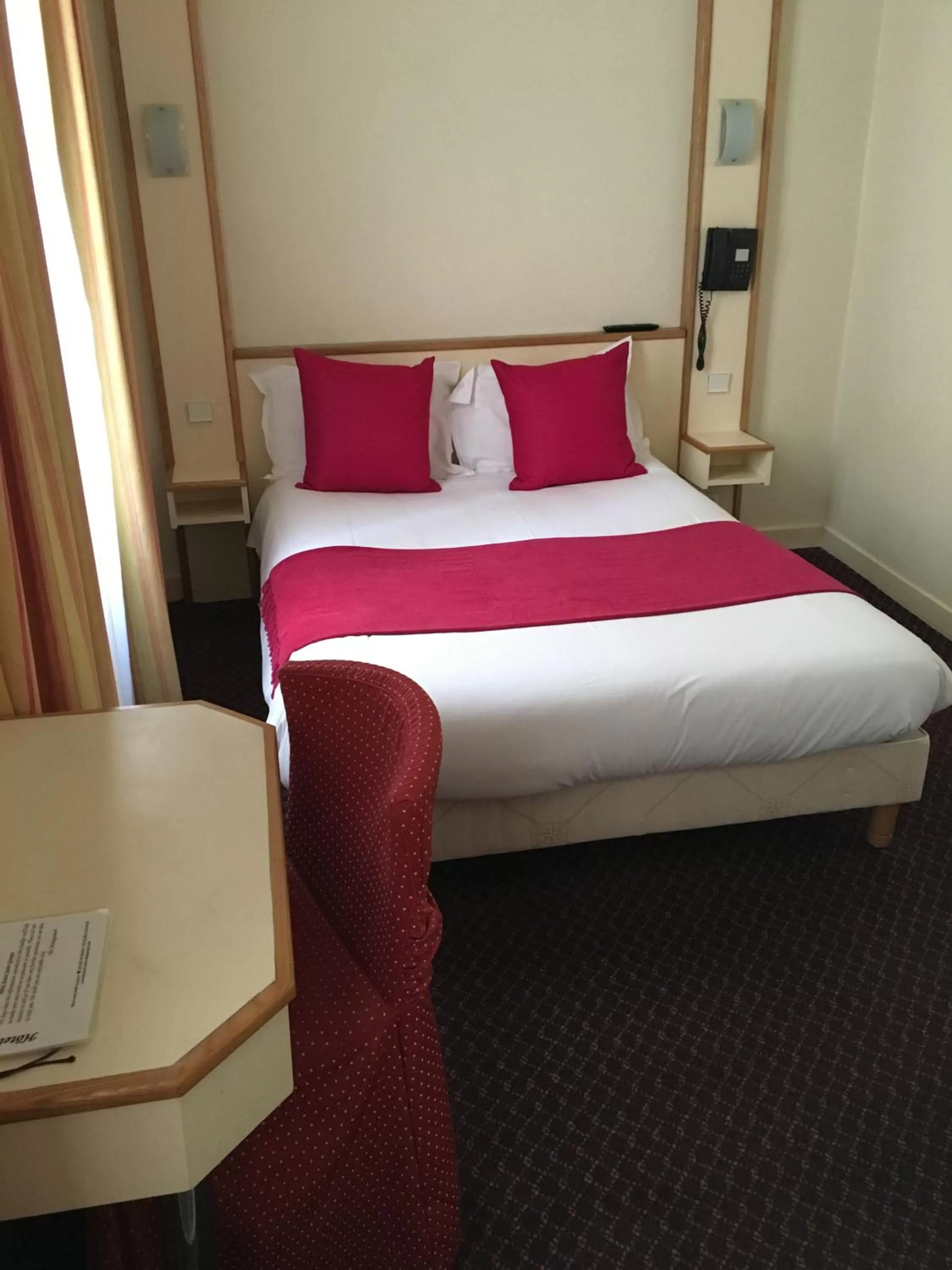 Photo of the whole room, Bed in Hotel Antin St Georges