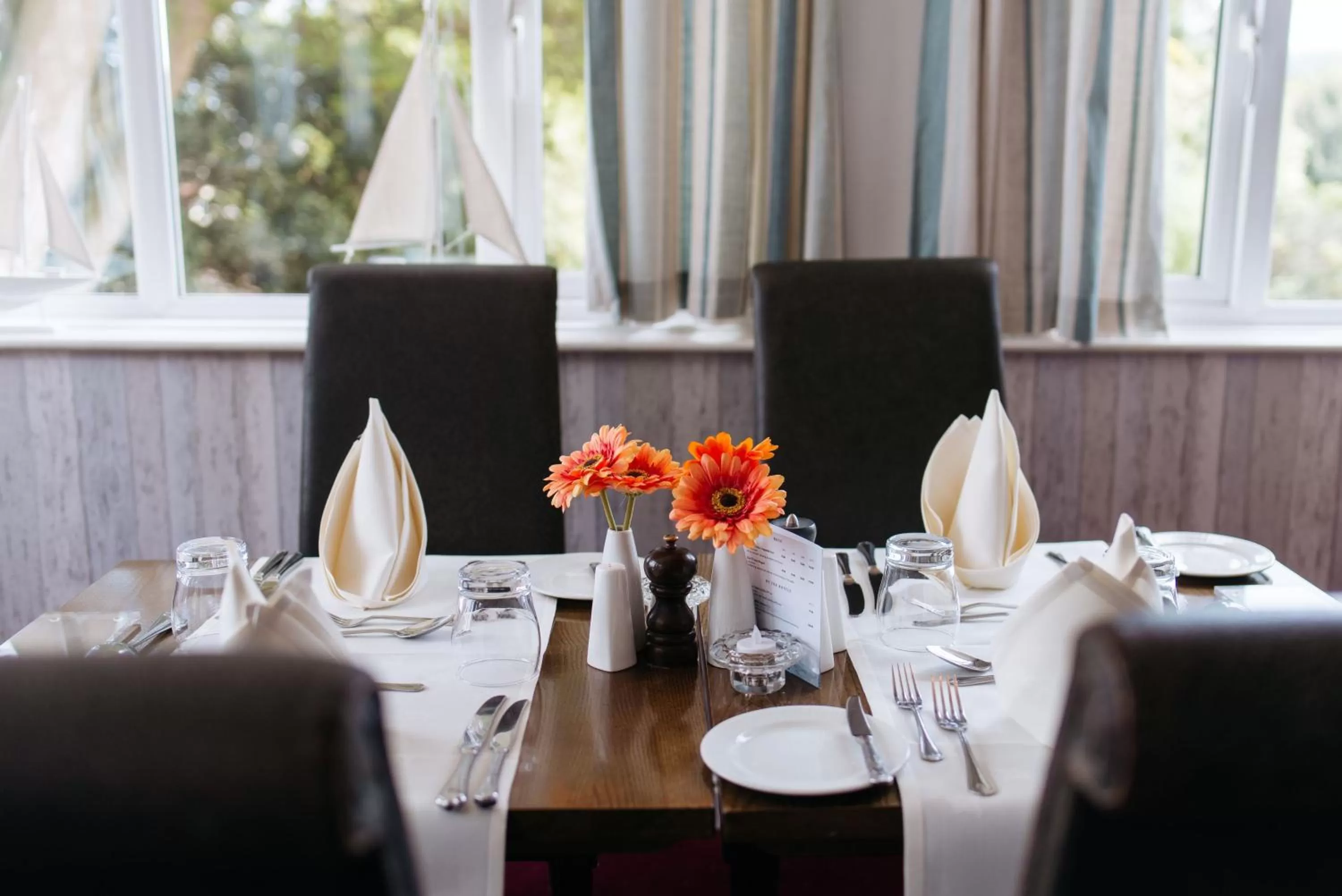 Restaurant/places to eat in Northfield Hotel