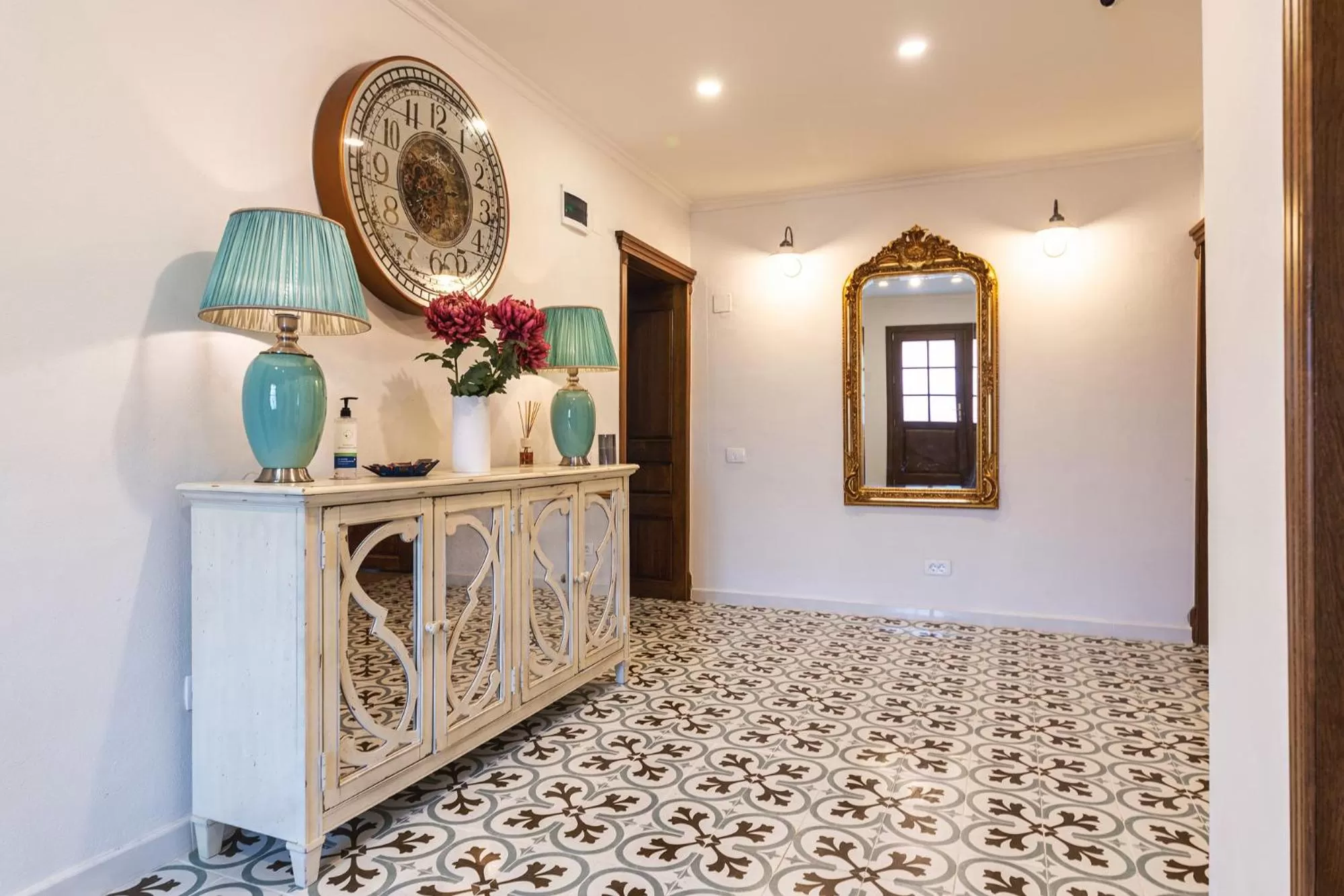 Lobby or reception in Nikolas Haus Central Location with Free Parking