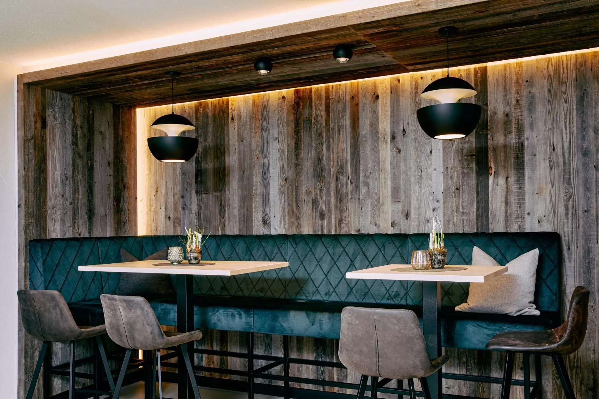 Restaurant/places to eat in Home suite home