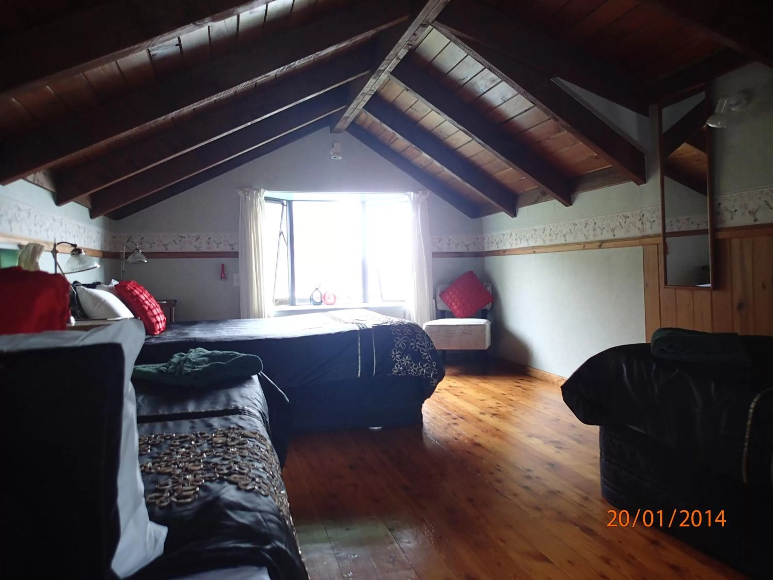 Bed in Grafton Cottage & Chalets