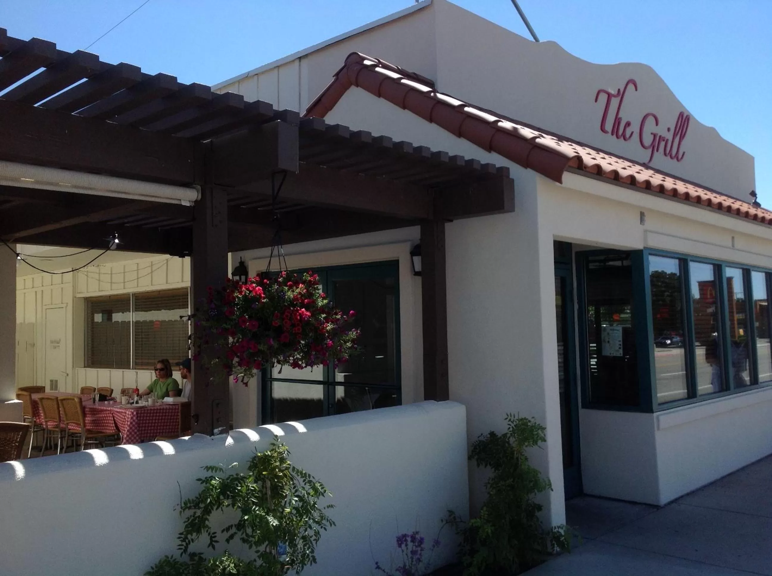 Restaurant/places to eat in Historic Dow Hotel