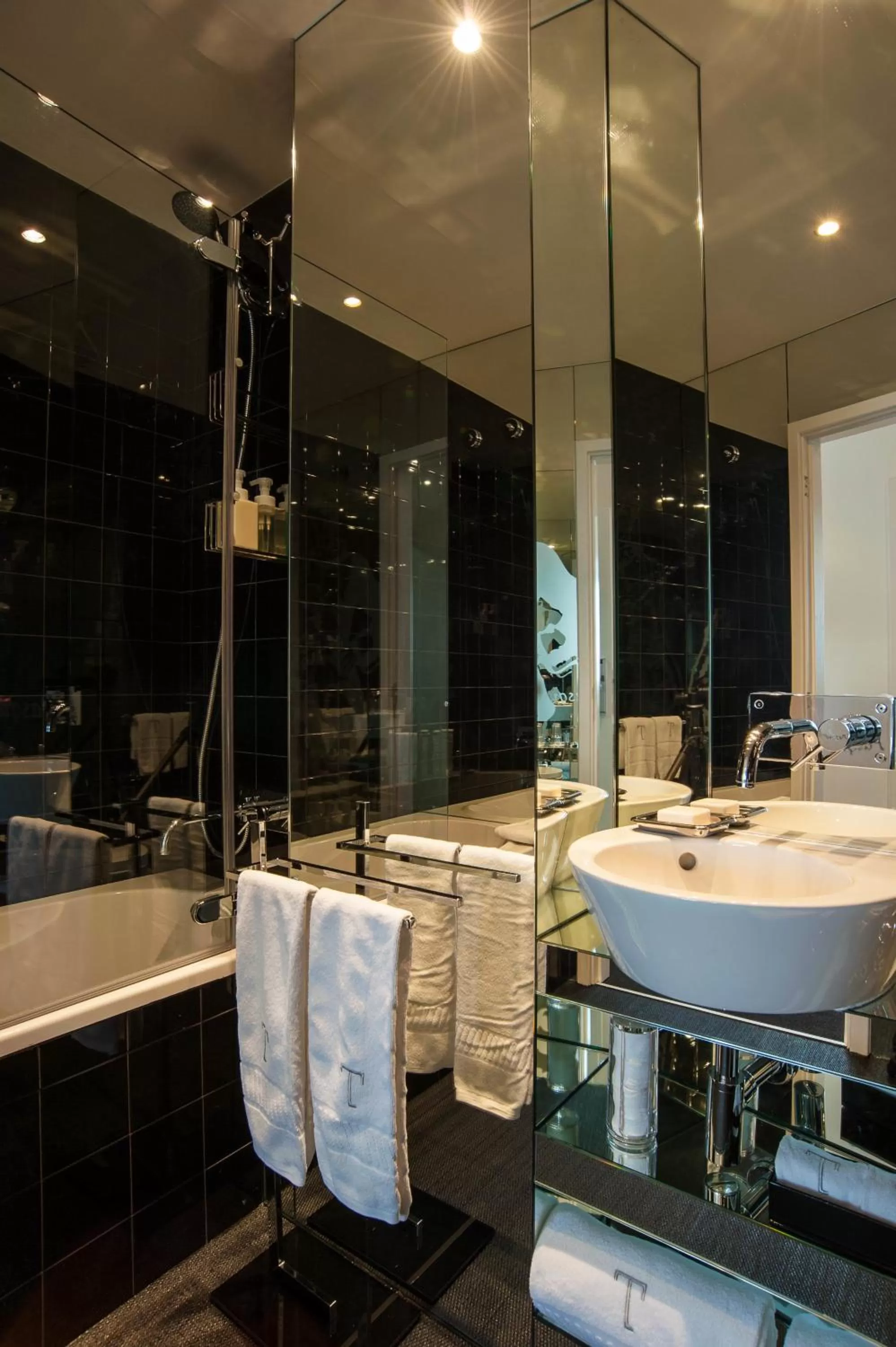 Toilet in Teatro Boutique Rooms & Suites