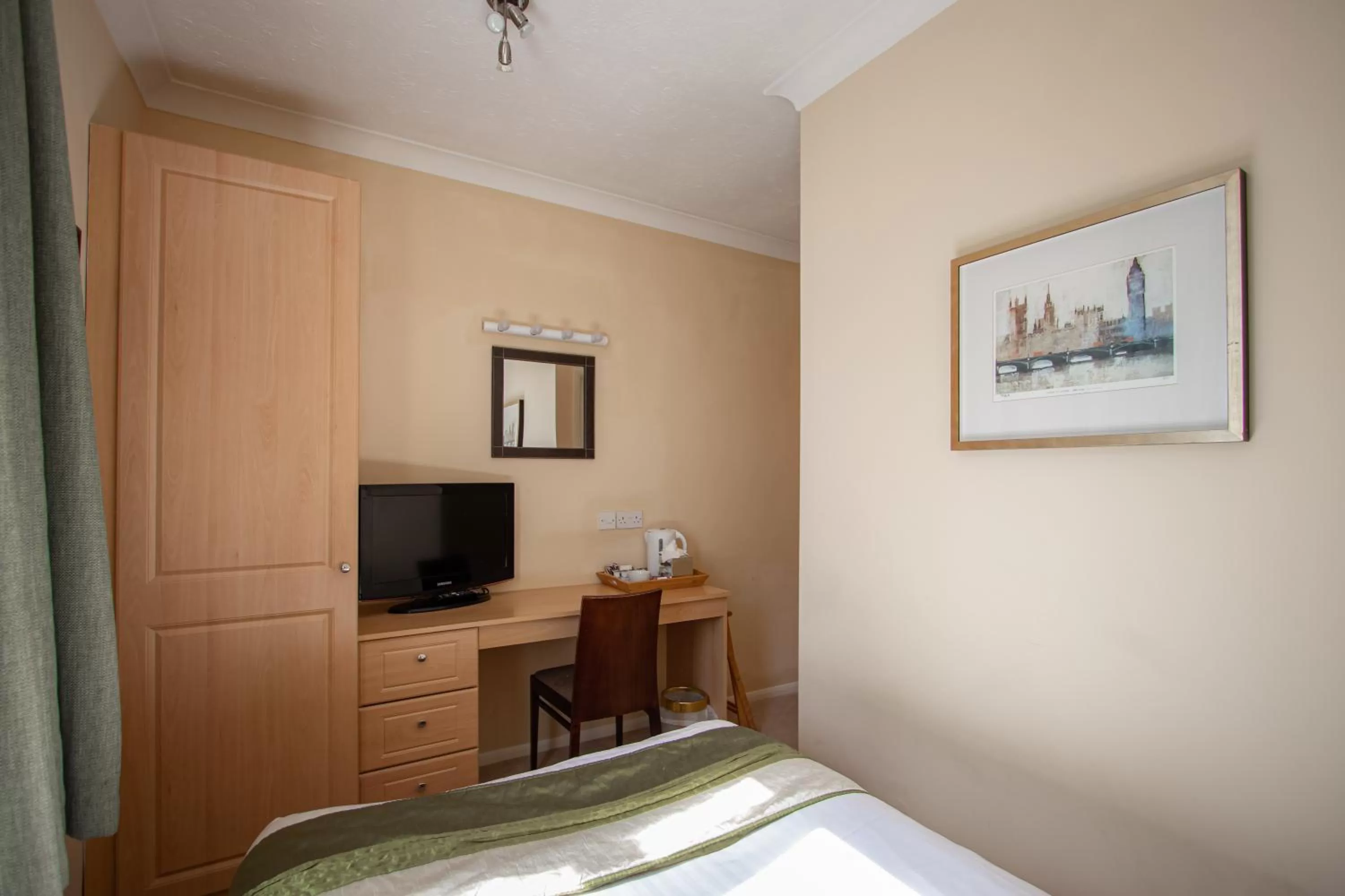 TV and multimedia, Bed in Cley Hall