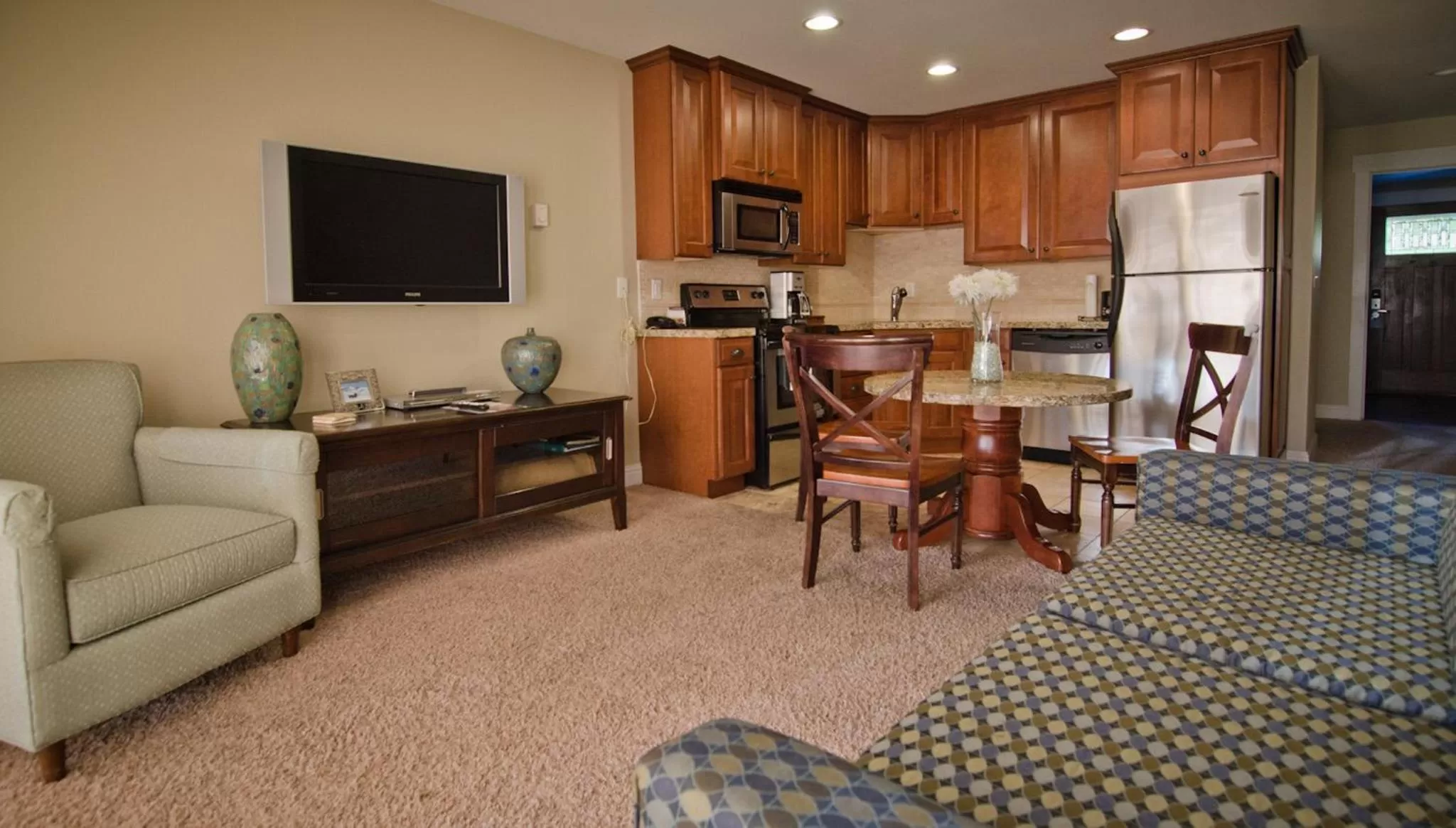 Communal lounge/ TV room in Pacific Reef Hotel & Light Show