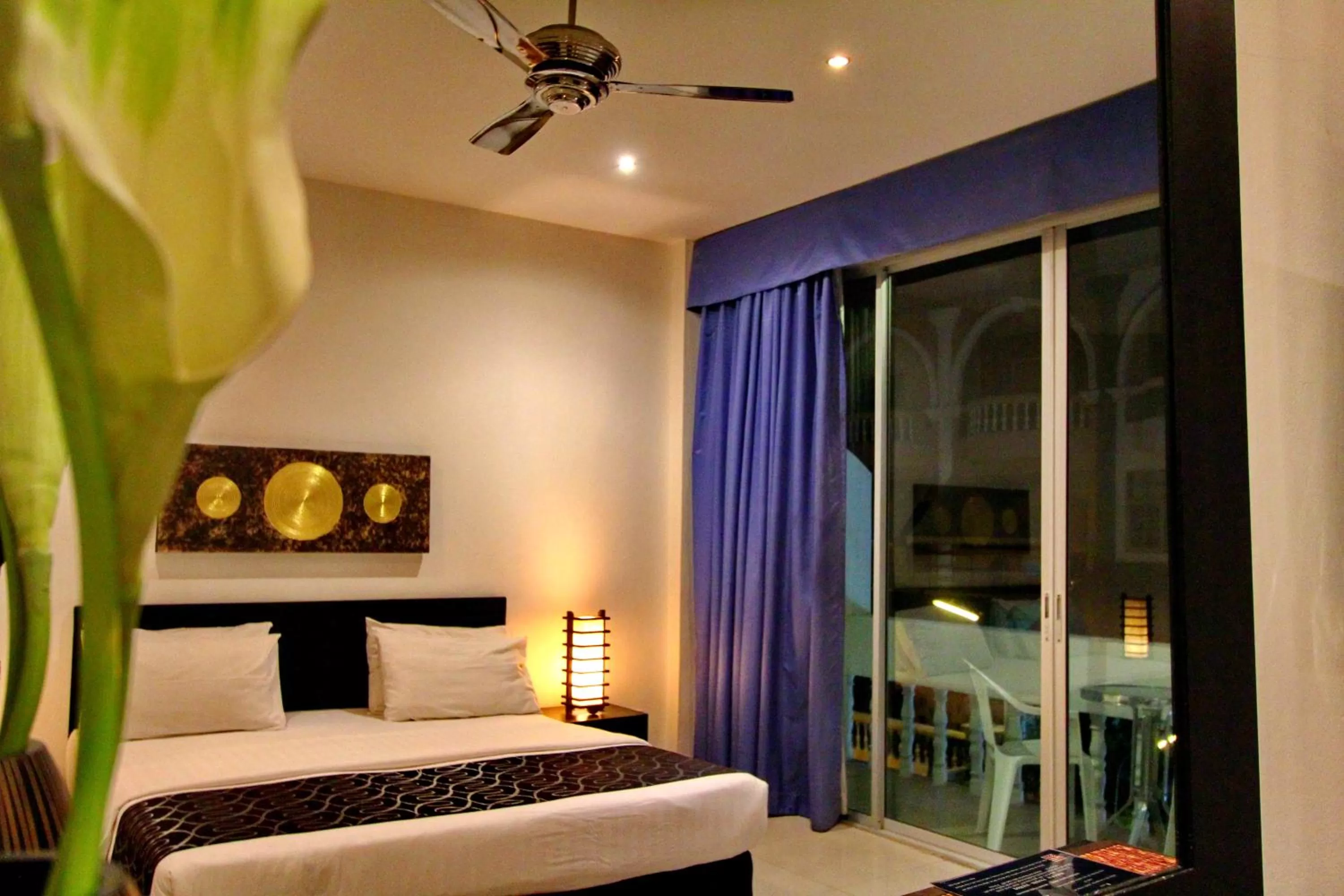 Photo of the whole room, Bed in East Suites