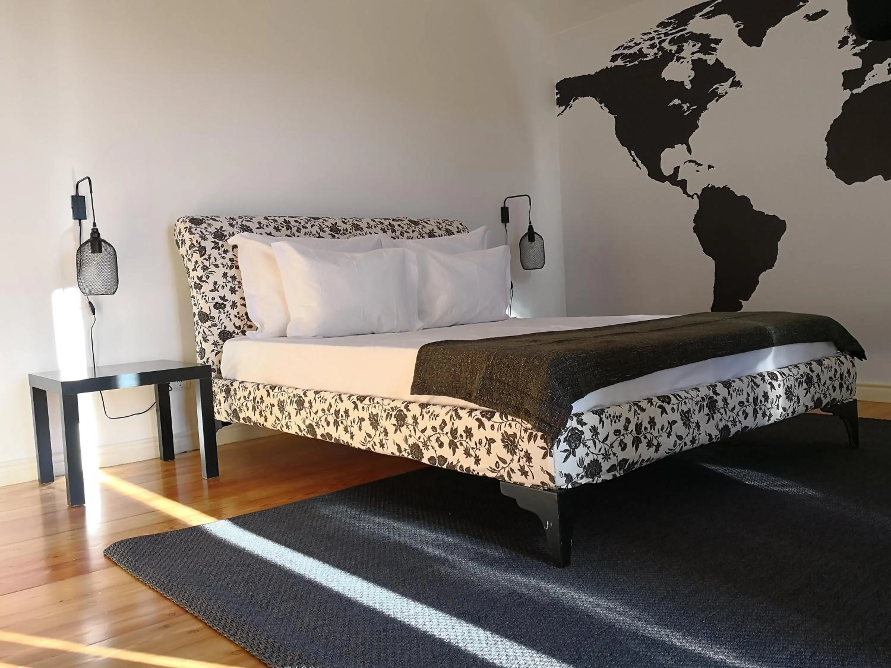 Property building, Bed in Travellers Pearl by Storytellers