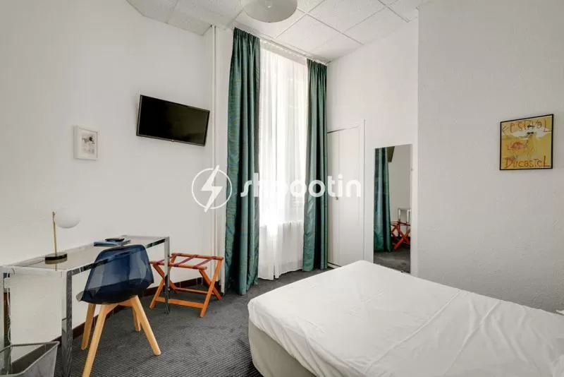Decorative detail, Bed in Hotel d'Angleterre